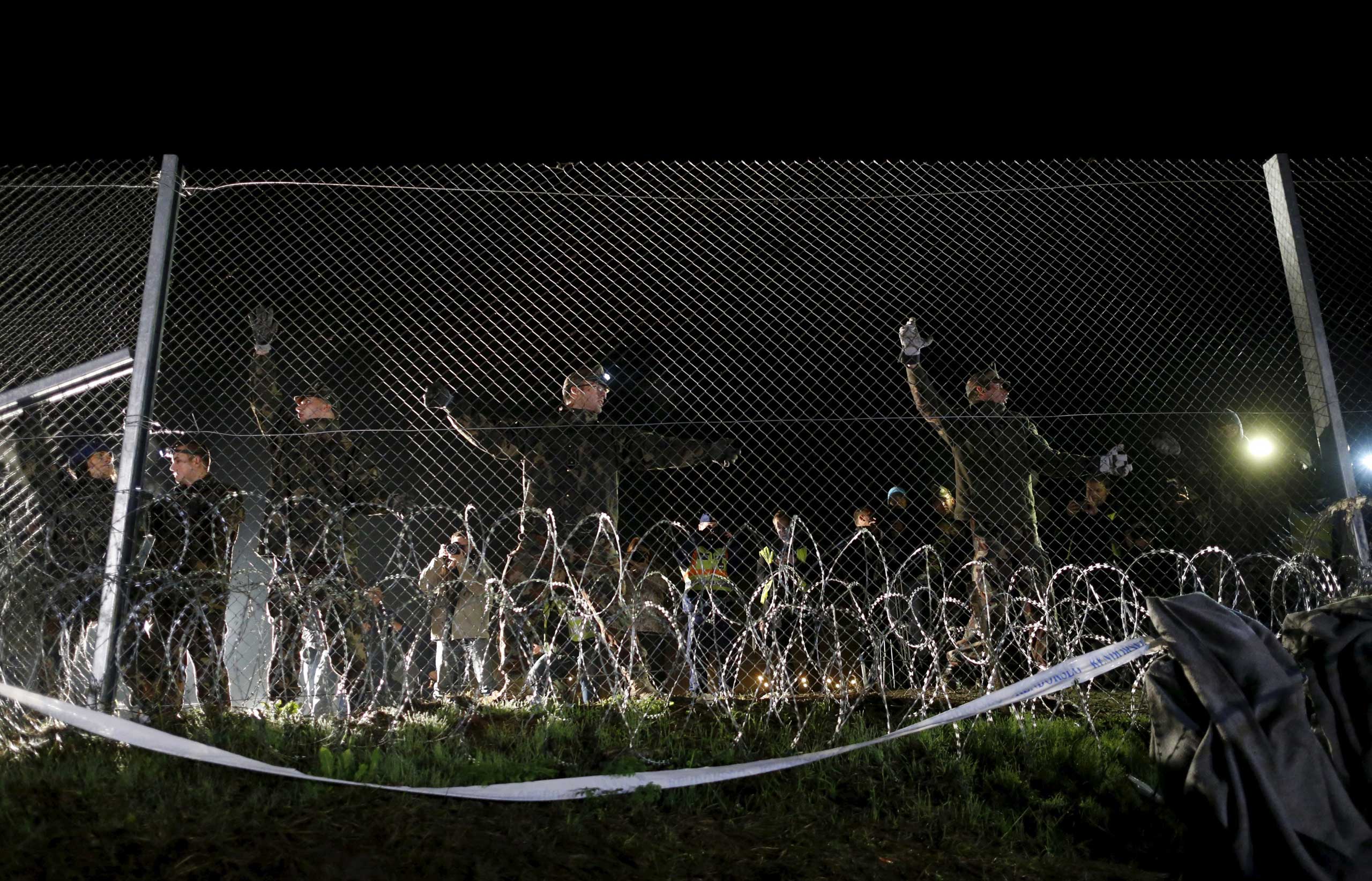 Hungarian soldiers Croatia border