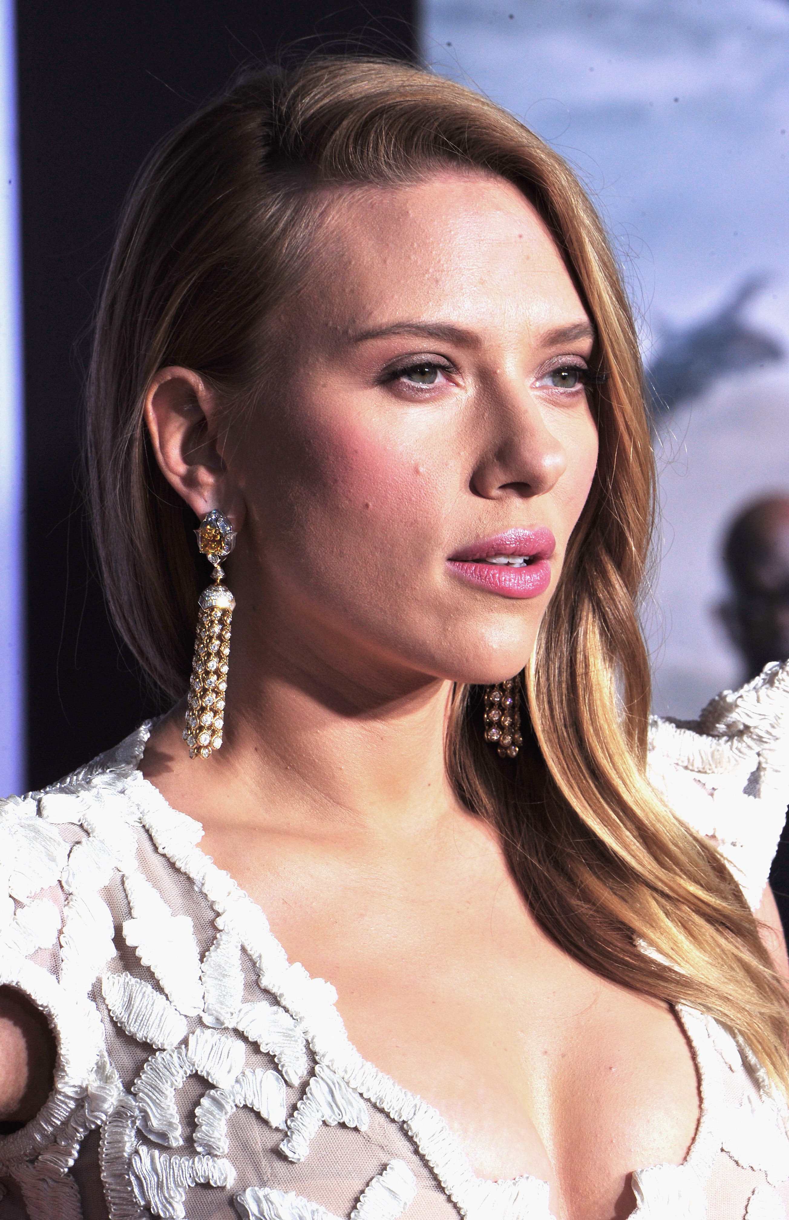 Scarlett Johansson, arrives at the premiere Of Marvel's "Captain America: The Winter Soldier" at the El Capitan Theatre on March 13, 2014 in Hollywood.