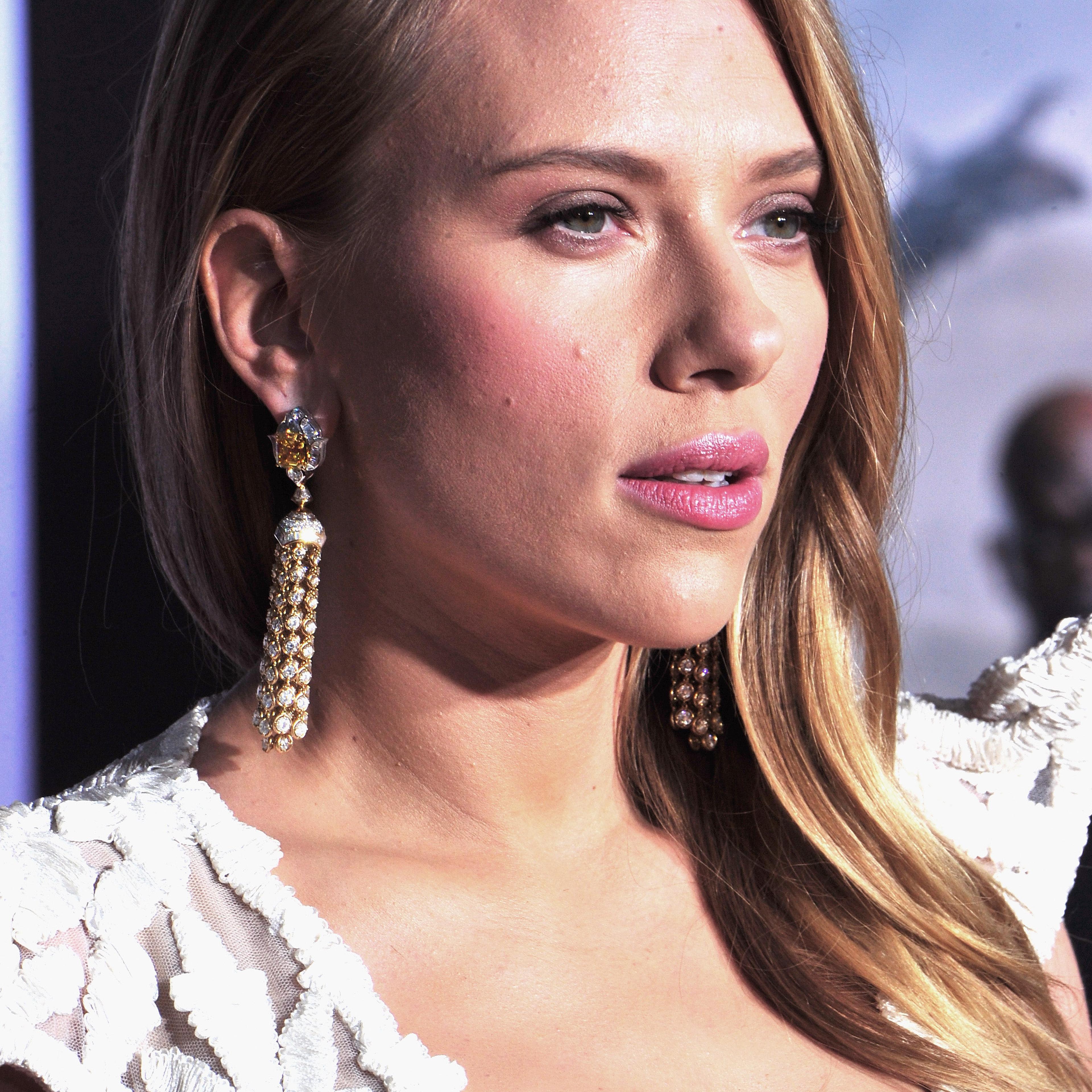Scarlett Johansson, arrives at the premiere Of Marvel's "Captain America: The Winter Soldier" at the El Capitan Theatre on March 13, 2014 in Hollywood.