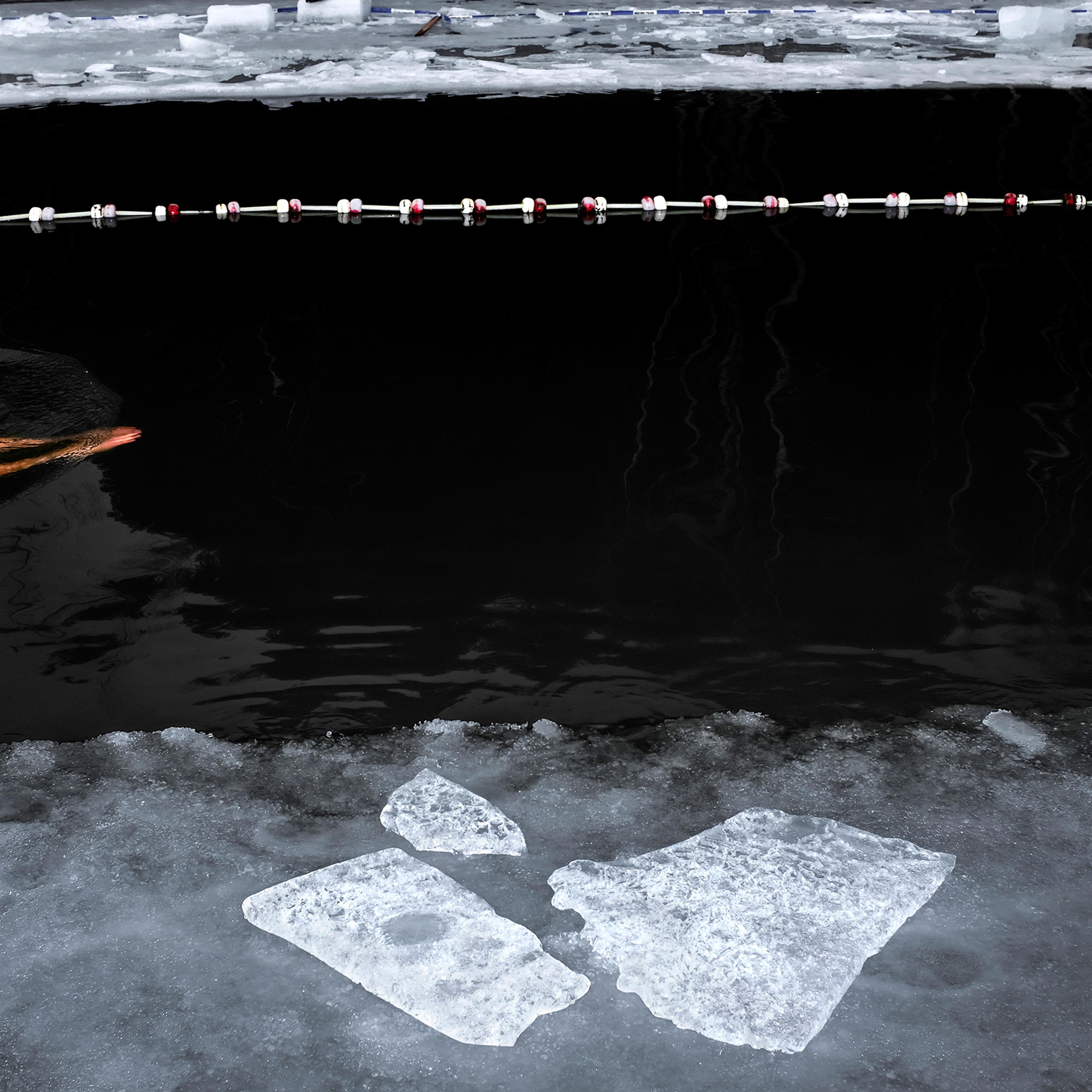 winter-swimmers-radek-kalhous-2