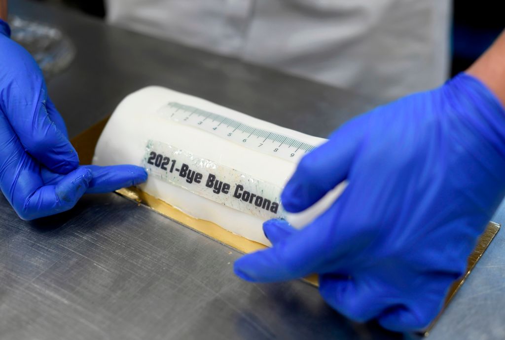GERMANY-HEALTH-VIRUS-CAKE-OFFBEAT