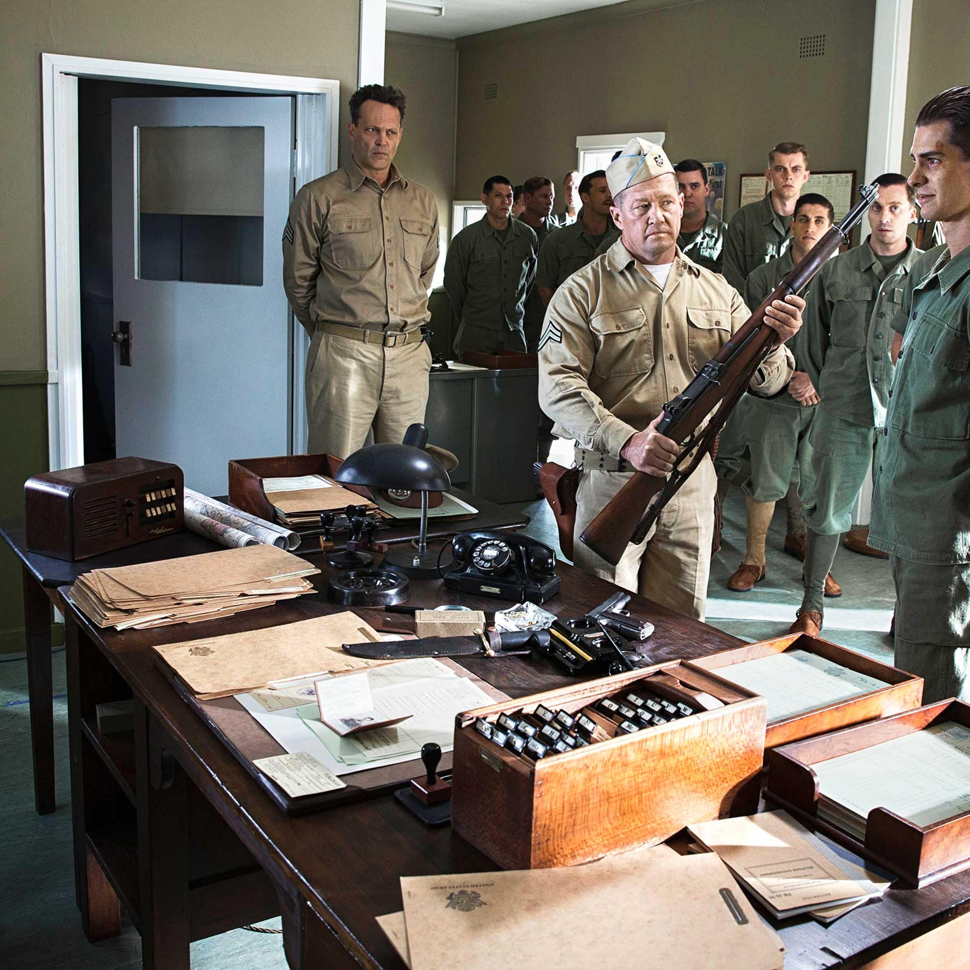 hacksaw-ridge-andrew-garfield-mel-gibson