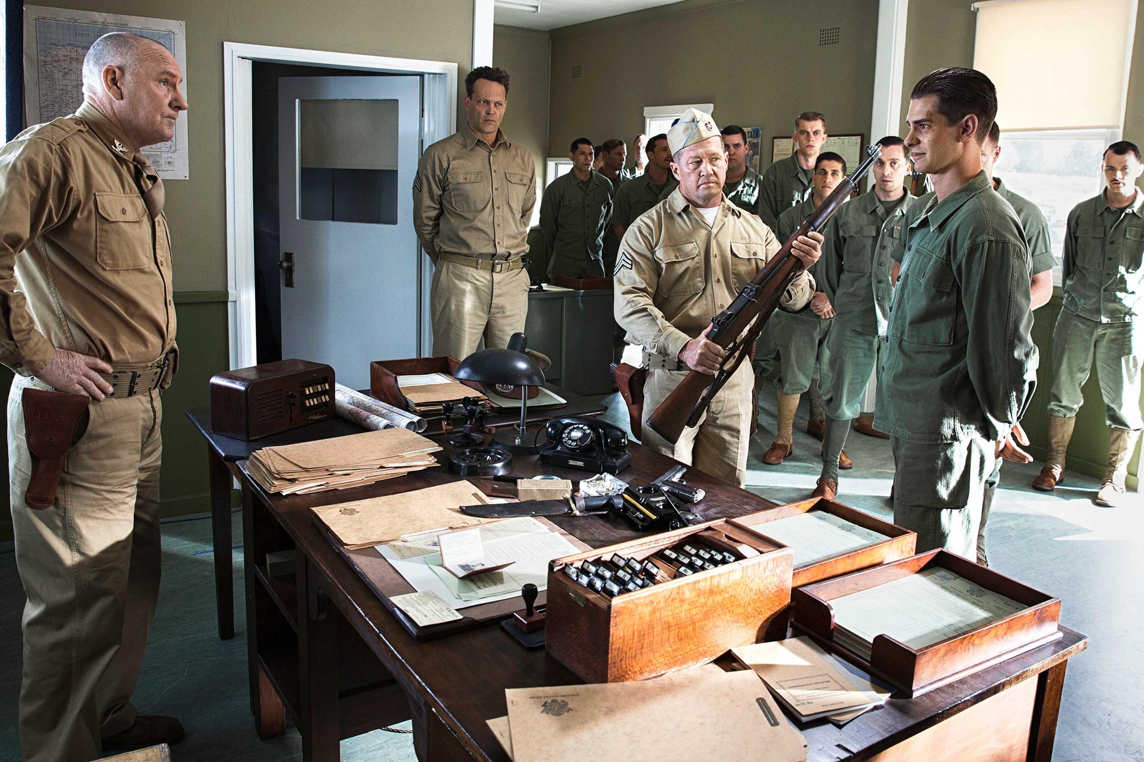hacksaw-ridge-andrew-garfield-mel-gibson