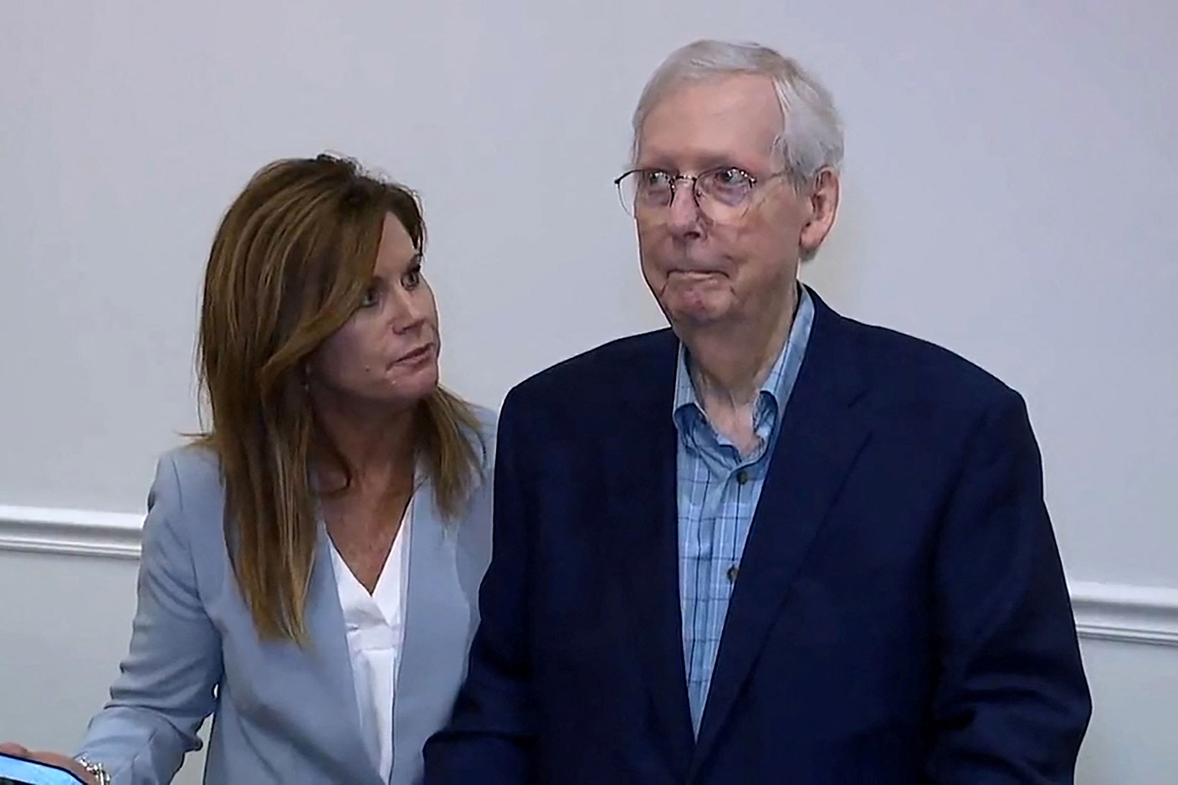 Top U.S. Senate Republican Mitch McConnell appears to freeze up in Covington