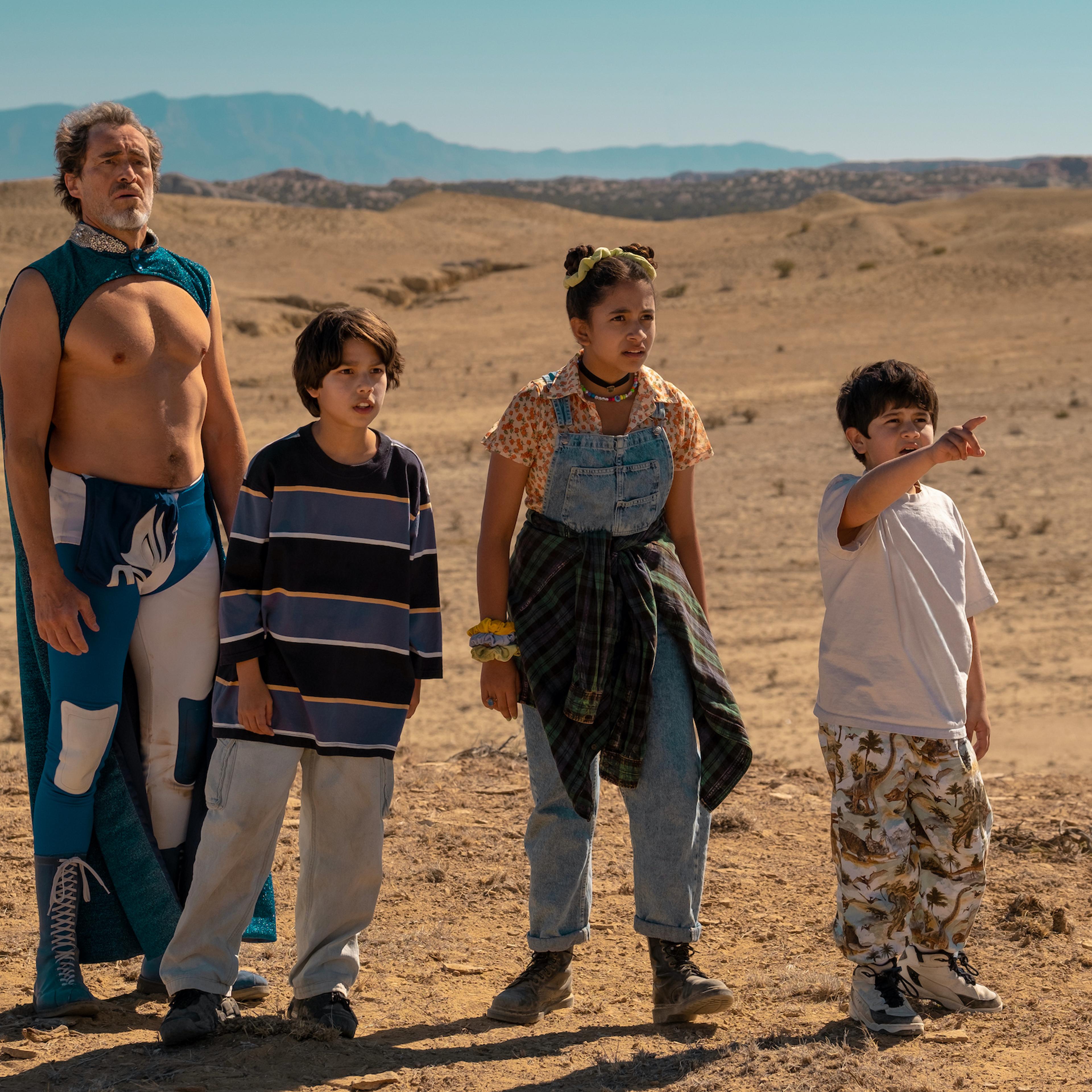 Chava (Demián Bichir) as luchador Relámpago Azul, his grandson Alex (Evan Whitten), and Alex's cousins Luna (Ashley Ciarra) and Memo (Nickolas Verdugo) in the Mexican desert.
