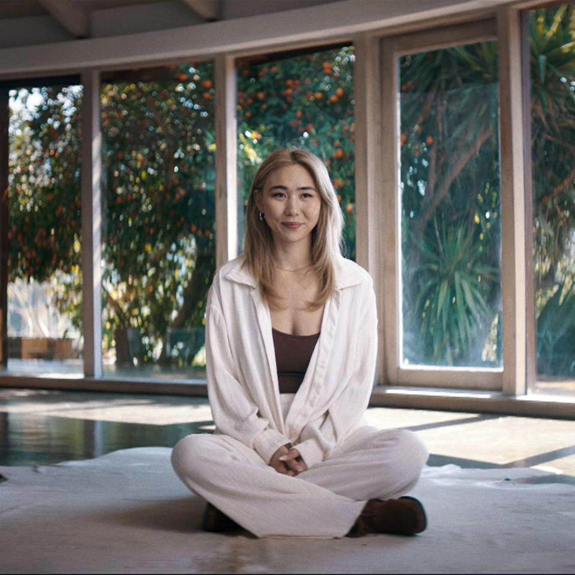 Rachel Lee sitting in a room with a white linen set