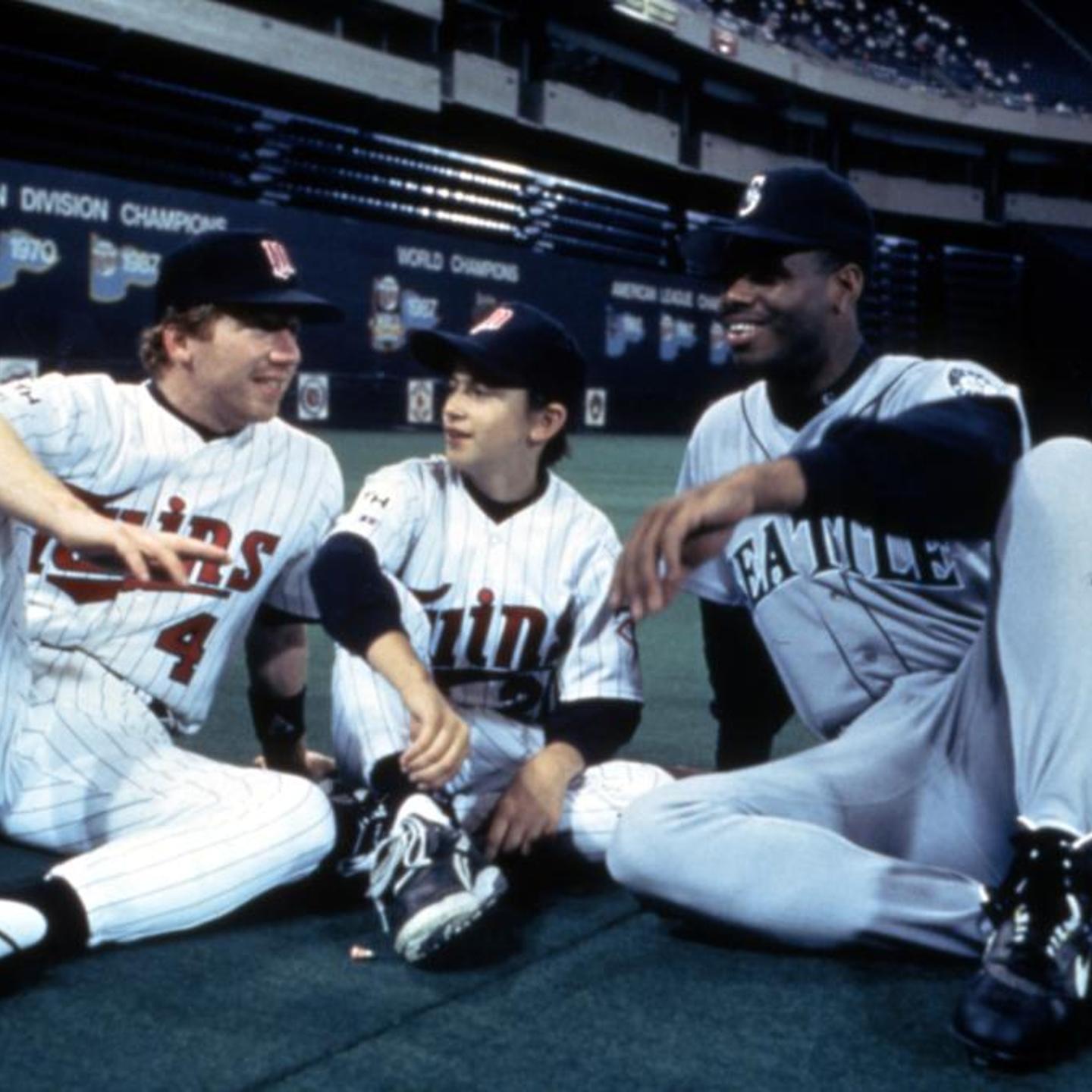 Timothy Busfield, Luke Edwards and Ken Griffey Jr. in Little Big League