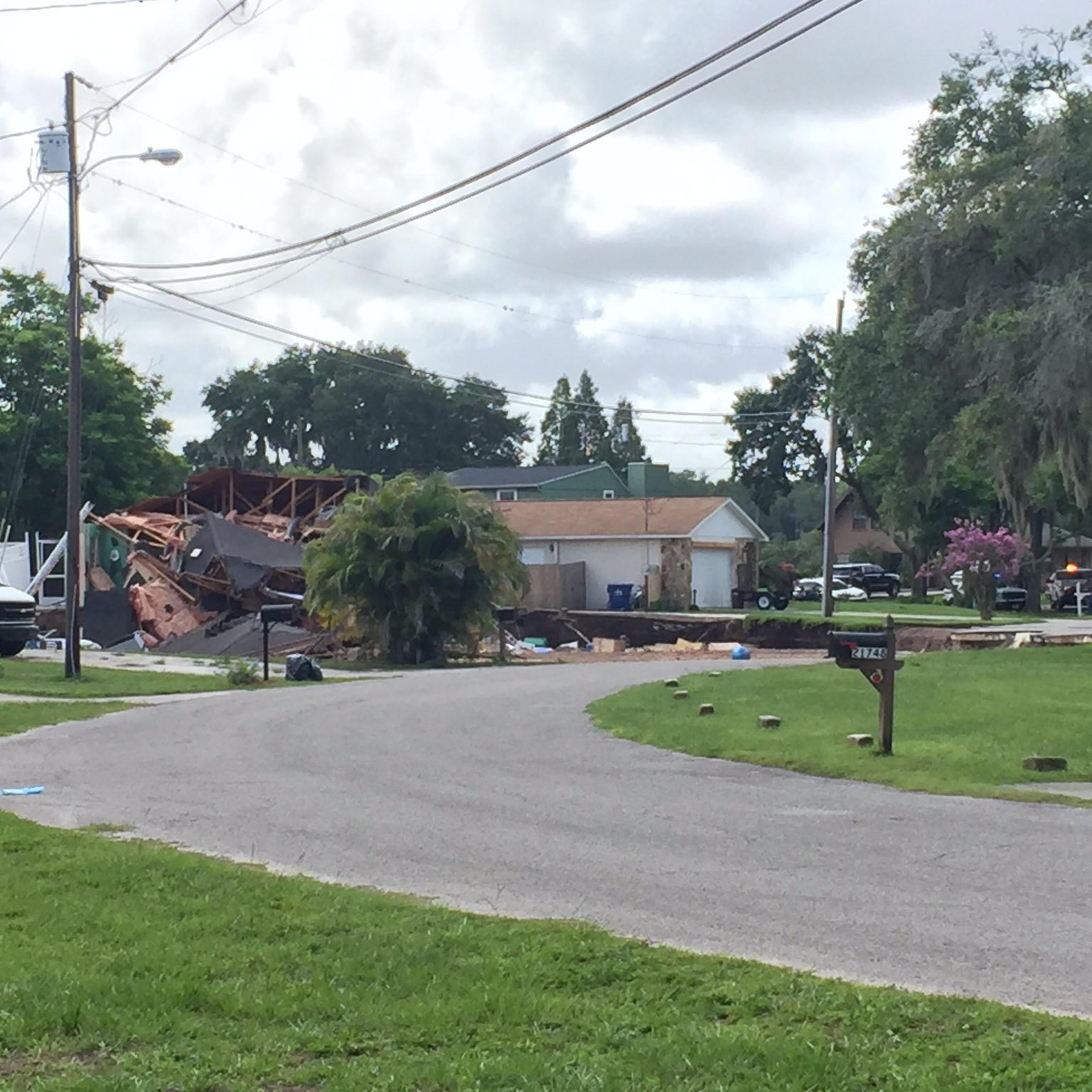 land-lakes-florida-sinkhole-home