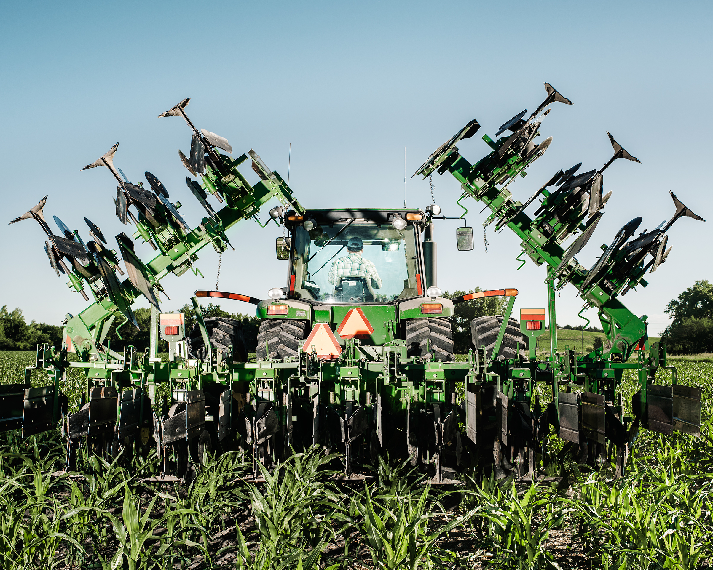 Hand-wrench-farmers-Apple-fight-over-toolbox