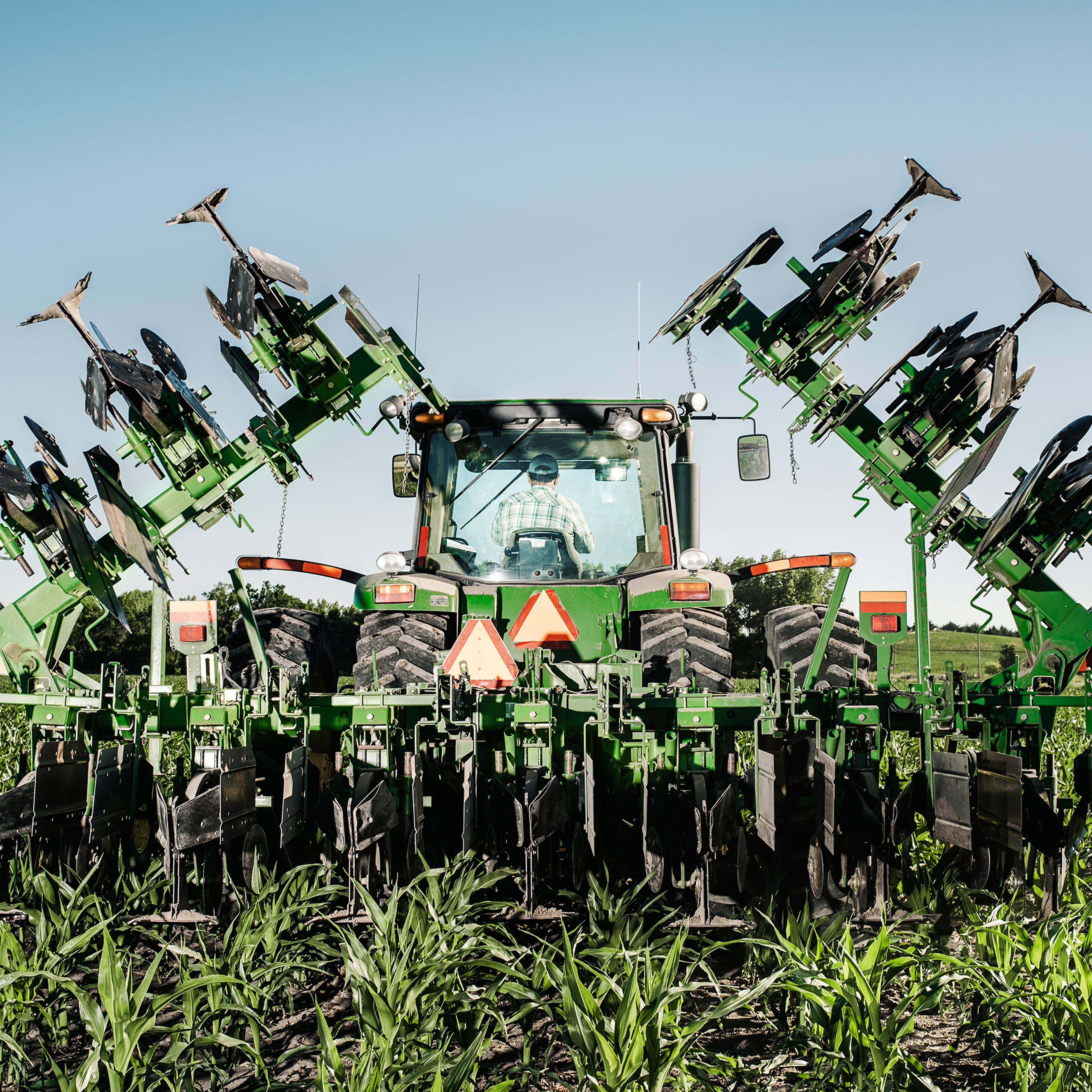 Hand-wrench-farmers-Apple-fight-over-toolbox