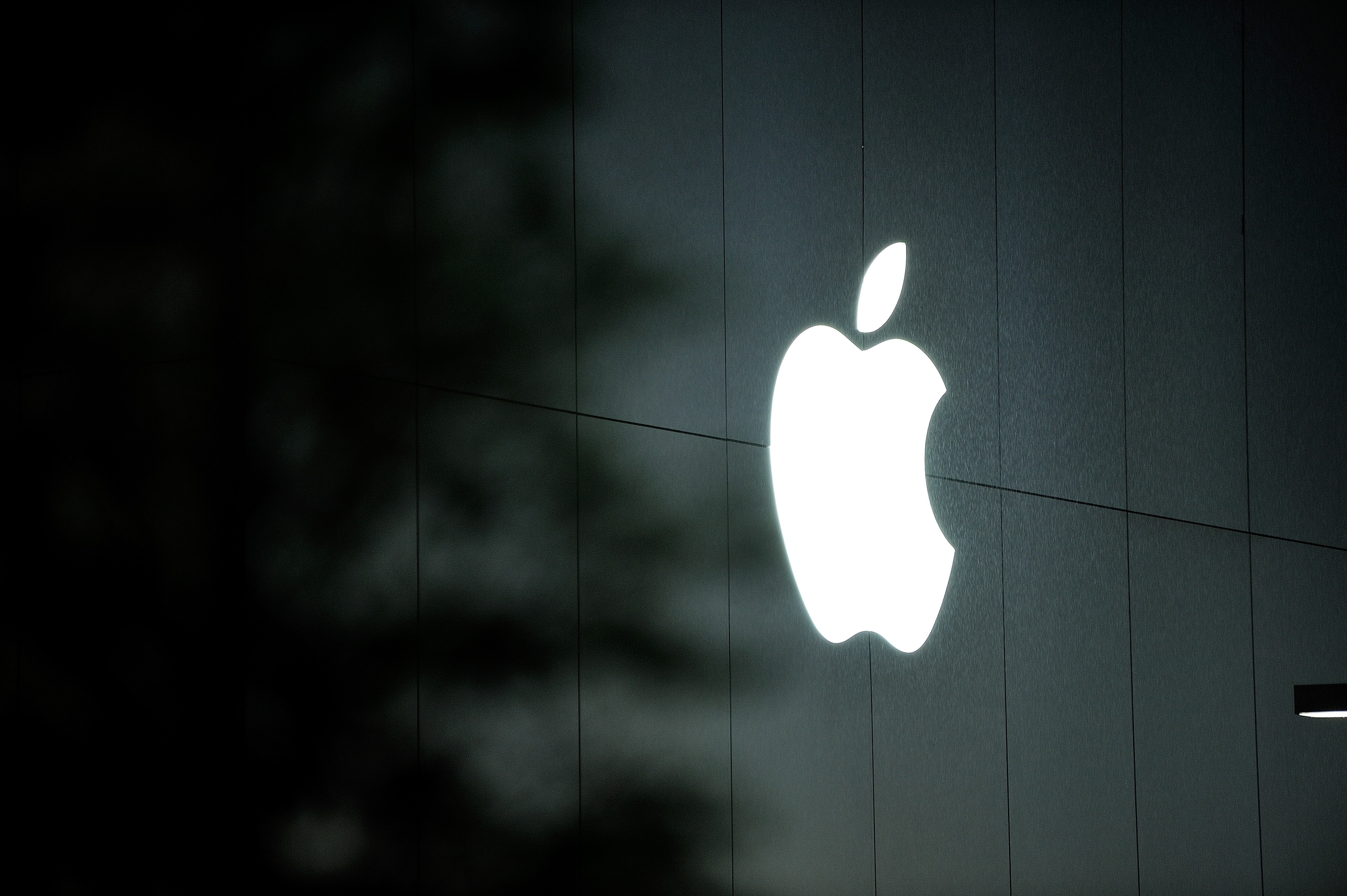 Apple sells its new Iphone 6S in Japan