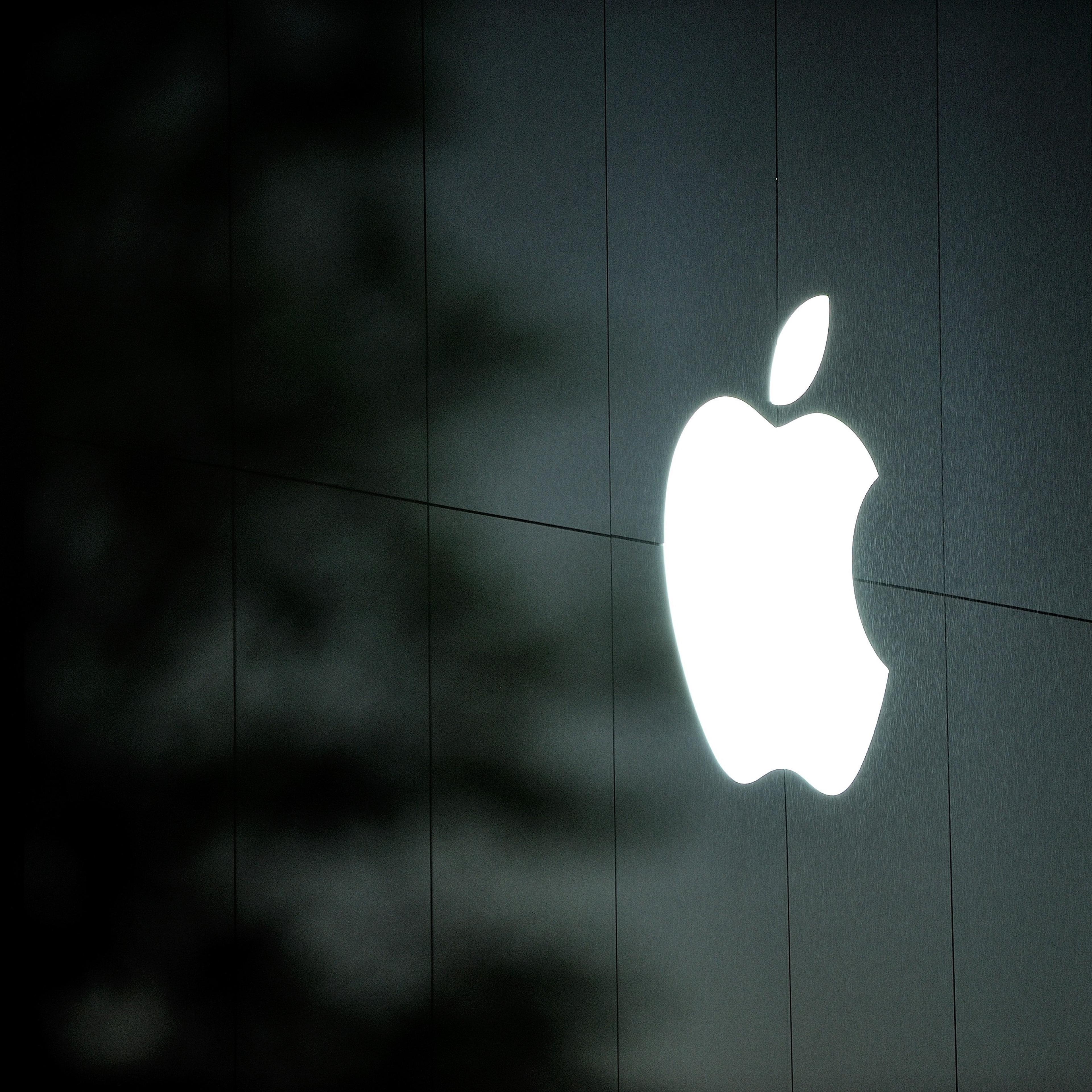 Apple sells its new Iphone 6S in Japan
