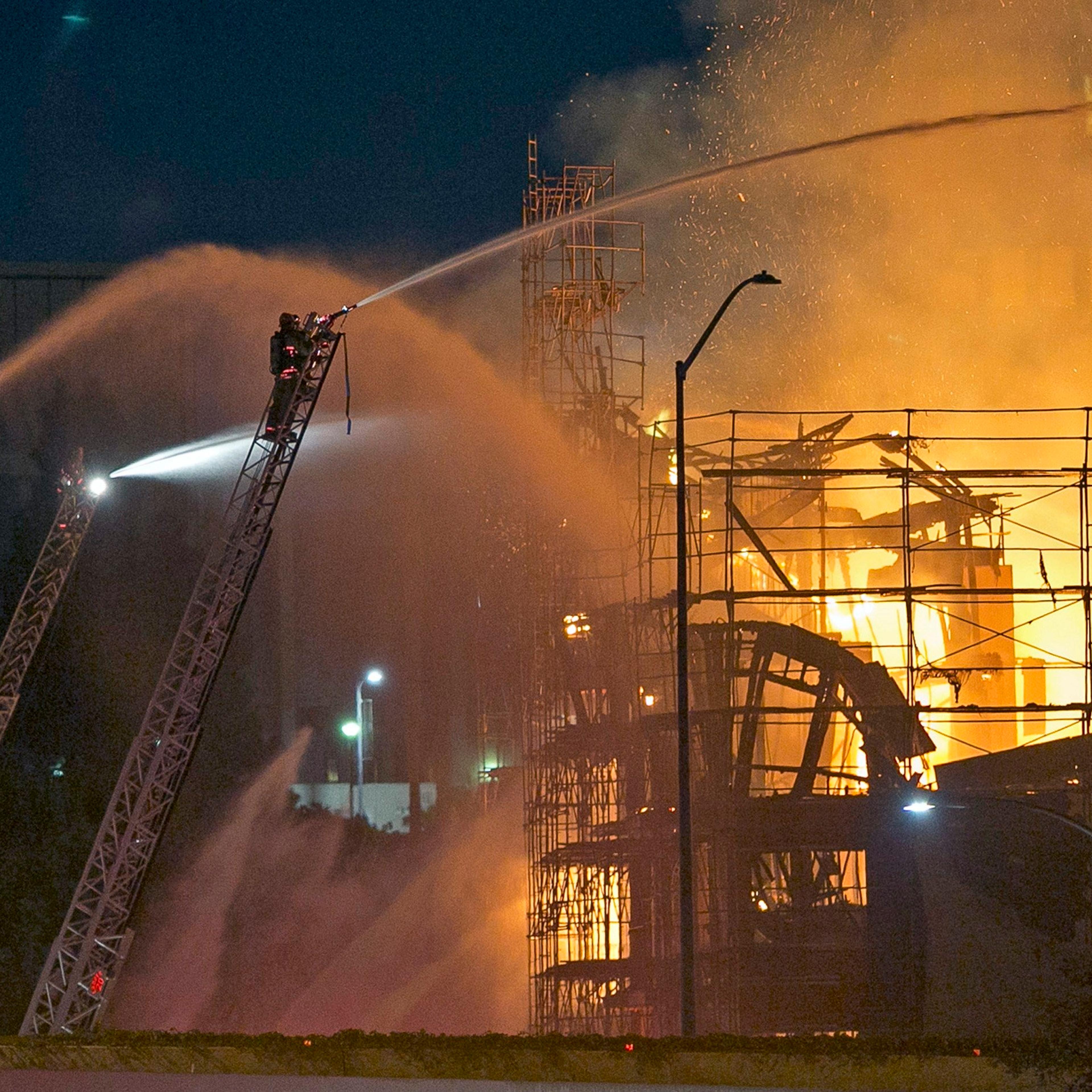 Los Angeles firefighters battle a fire in the seven-story Da Vinci apartment complex under construction in downtown Los Angeles, Dec. 8, 2014.