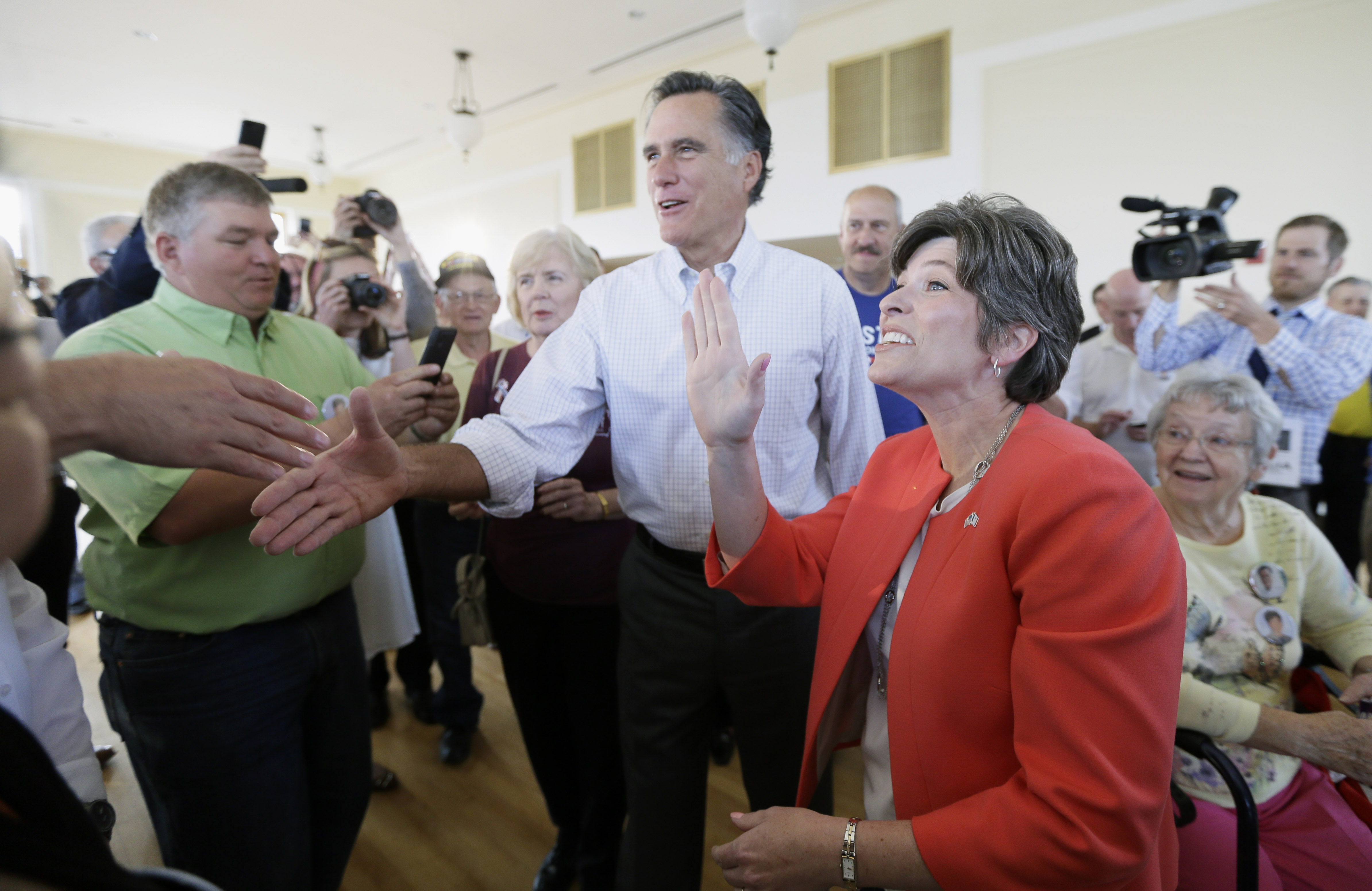 Joni Ernst, Mitt Romney