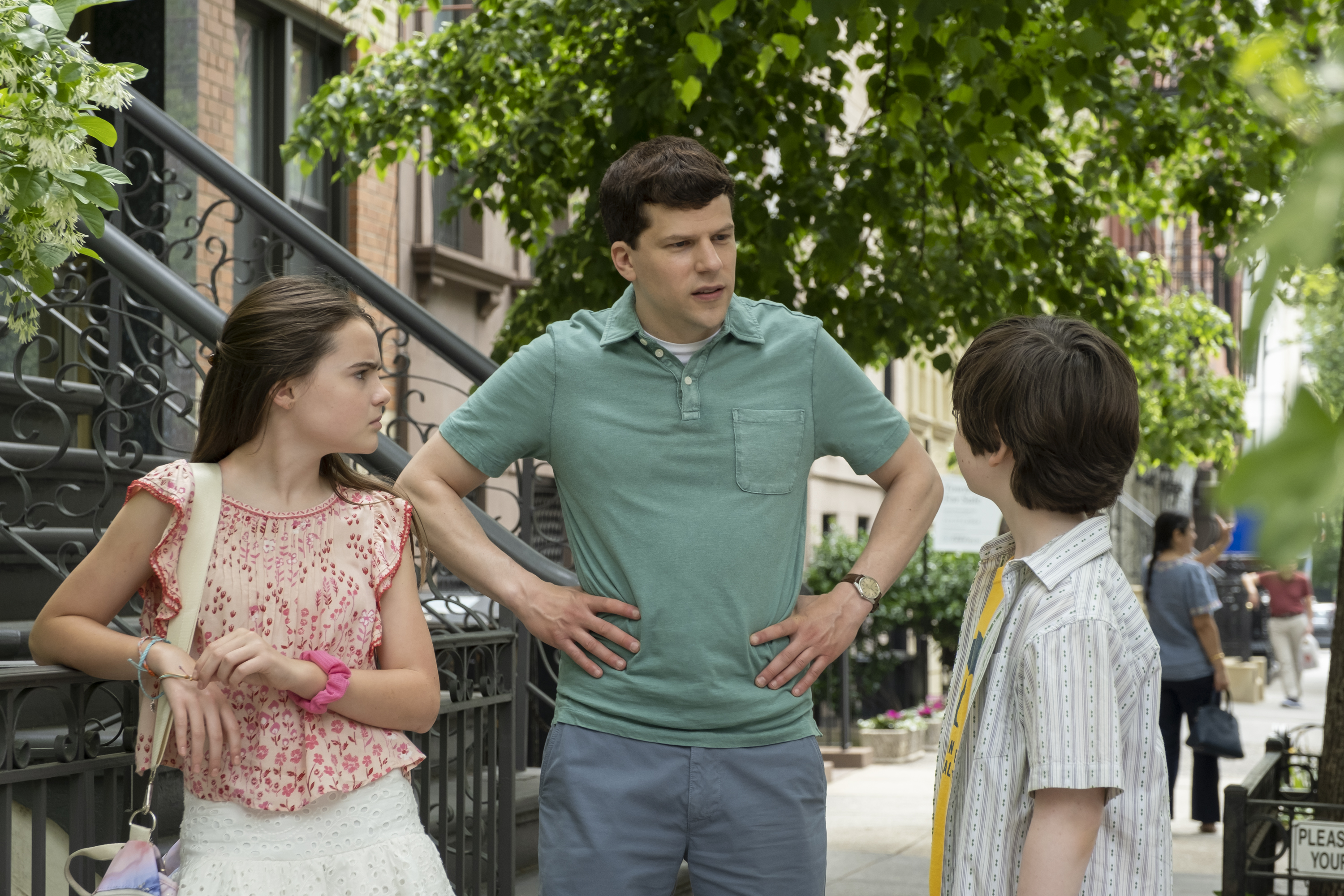 “FLEISHMAN IS IN TROUBLE” -- "Summon Your Witnesses"  -- Episode 1 (Airs November 17) Pictured (L-R):  Meara Mahoney Gross as Hannah Fleishman, Jesse Eisenberg as Toby Fleishman, Maxim Swinton as Solly Fleishman.  CR: Linda Kallerus/FX
