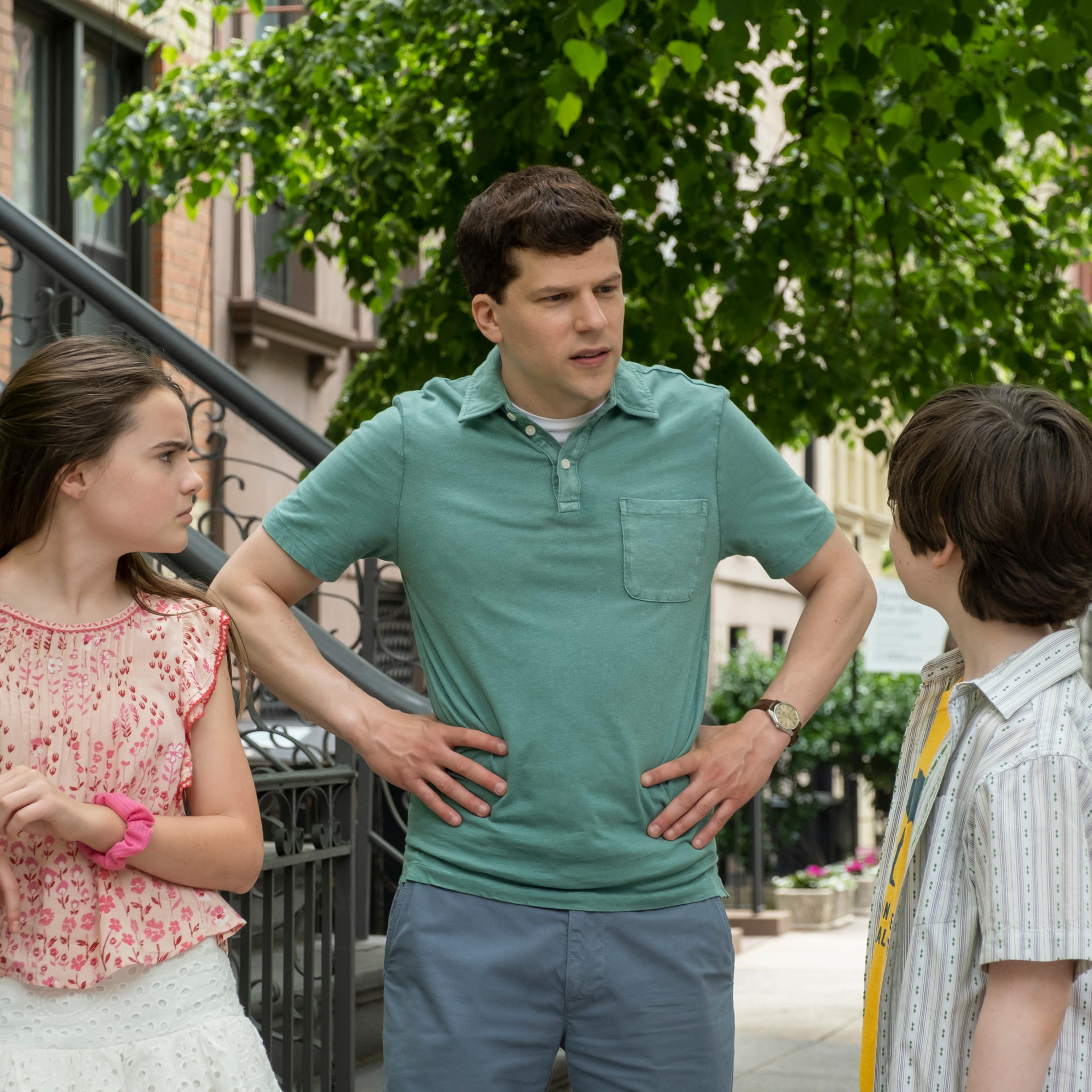 “FLEISHMAN IS IN TROUBLE” -- "Summon Your Witnesses" -- Episode 1 (Airs November 17) Pictured (L-R): Meara Mahoney Gross as Hannah Fleishman, Jesse Eisenberg as Toby Fleishman, Maxim Swinton as Solly Fleishman. CR: Linda Kallerus/FX