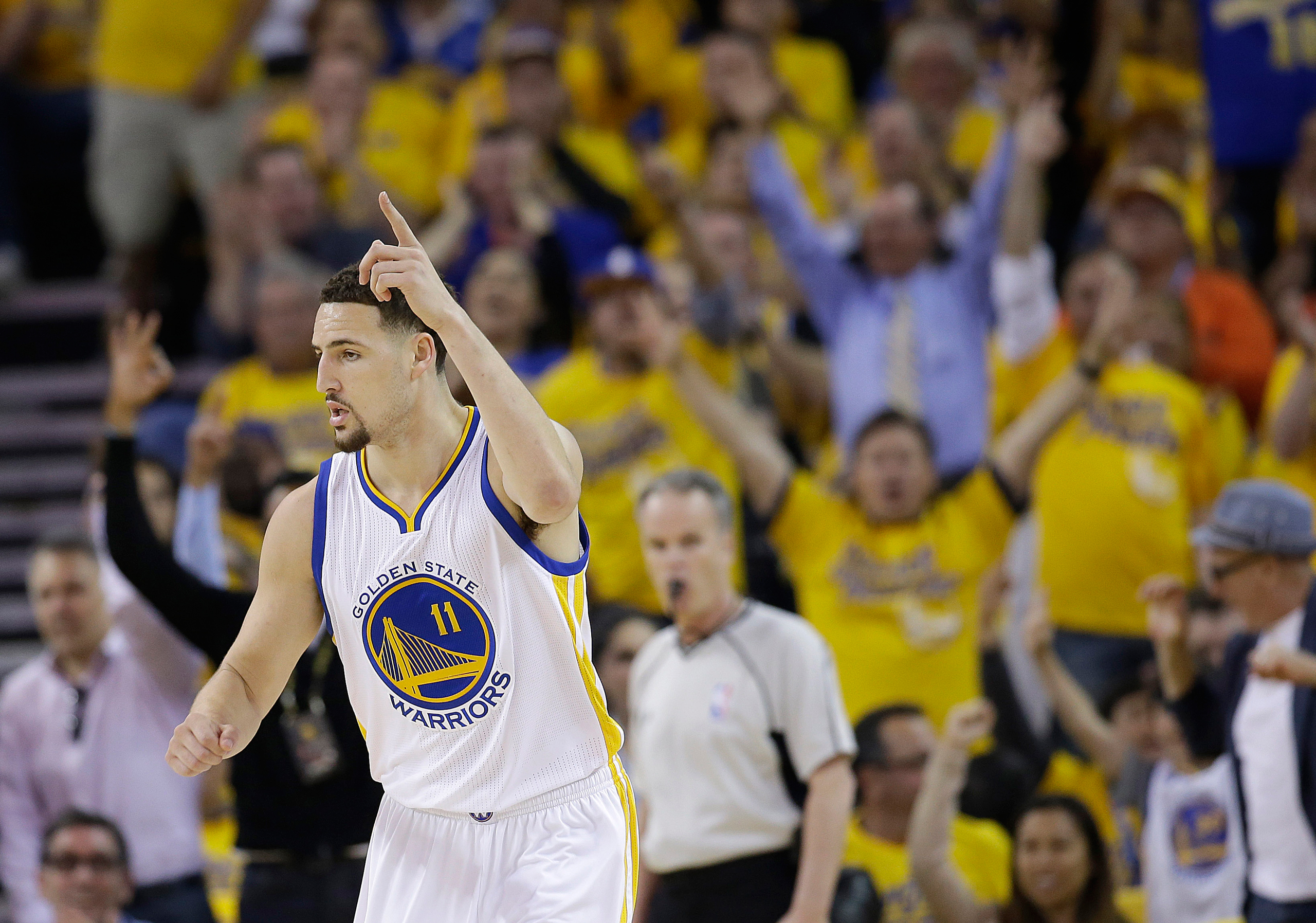 Golden State Warriors guard Klay Thompson (11) reacts after scoring against the Oklahoma City Thunder during the first half of Game 2 of the NBA basketball Western Conference finals in Oakland, Calif., Wednesday, May 18, 2016. (AP Photo/Marcio Jose Sanch