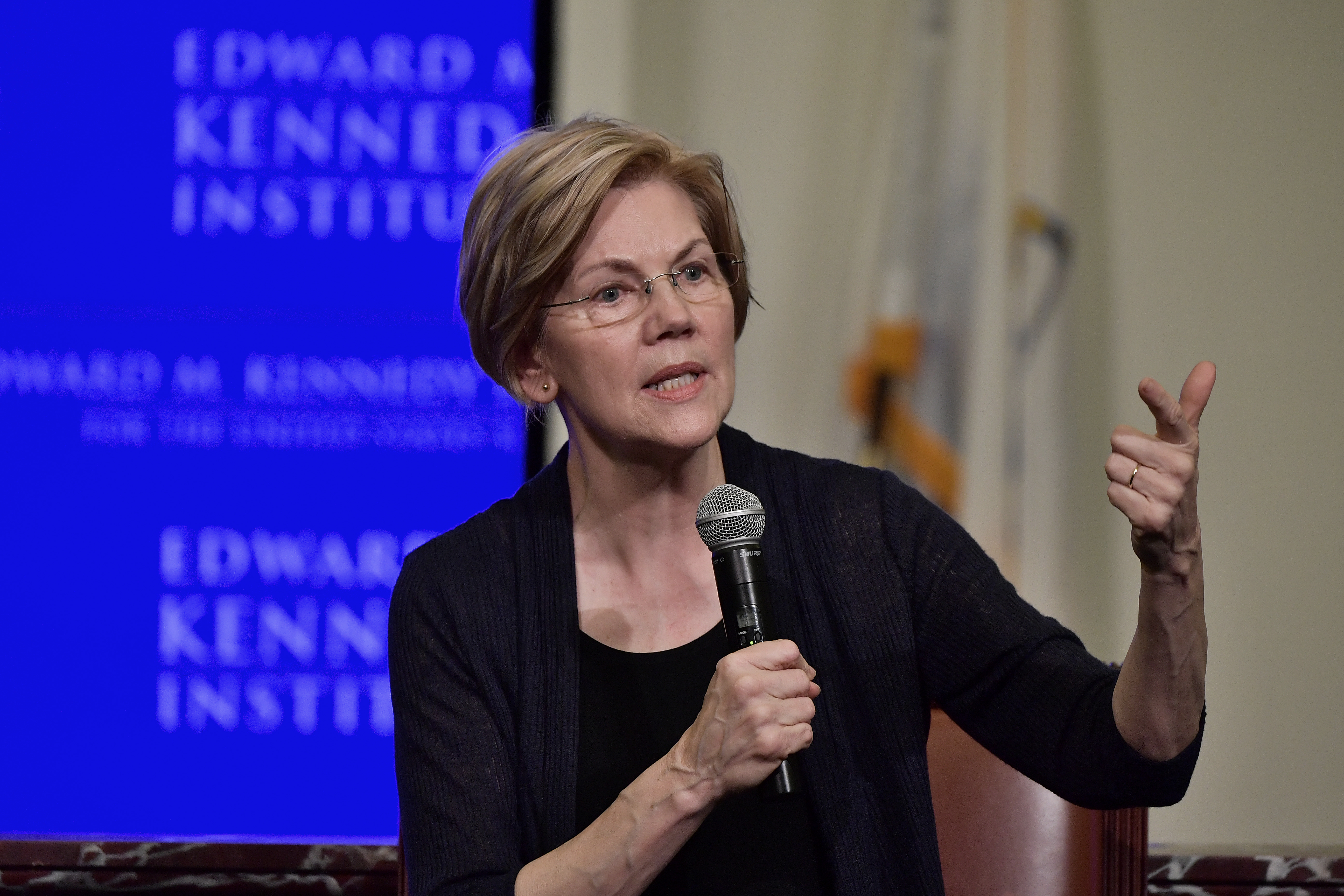 Pod Save America With Elizabeth Warren