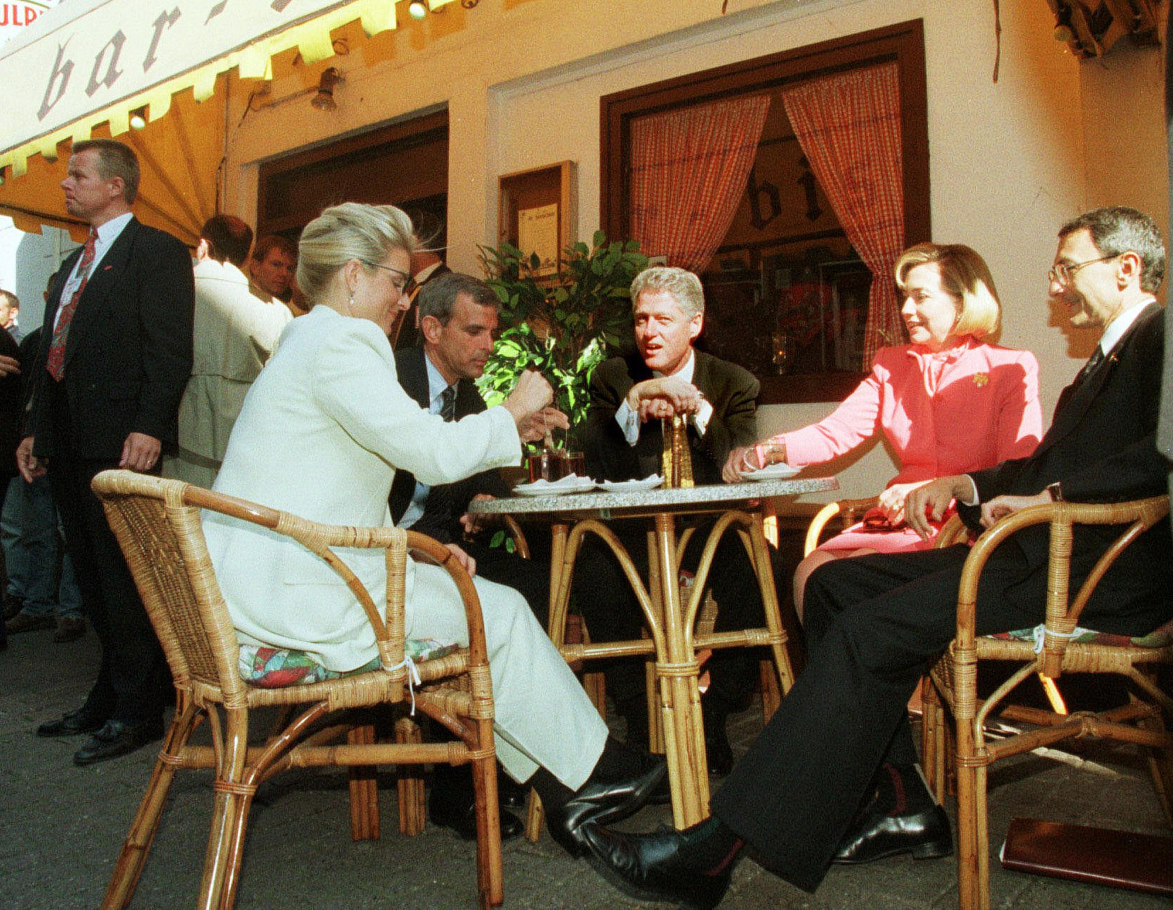 President Bill Clinton and First Lady Hillary Clinton eat with their aides in downtown The Hague, on May 28, 1997. Around the table from left, Kelly Craighead, Bruce Lindsay, and deputy chief of staff John Podesta.