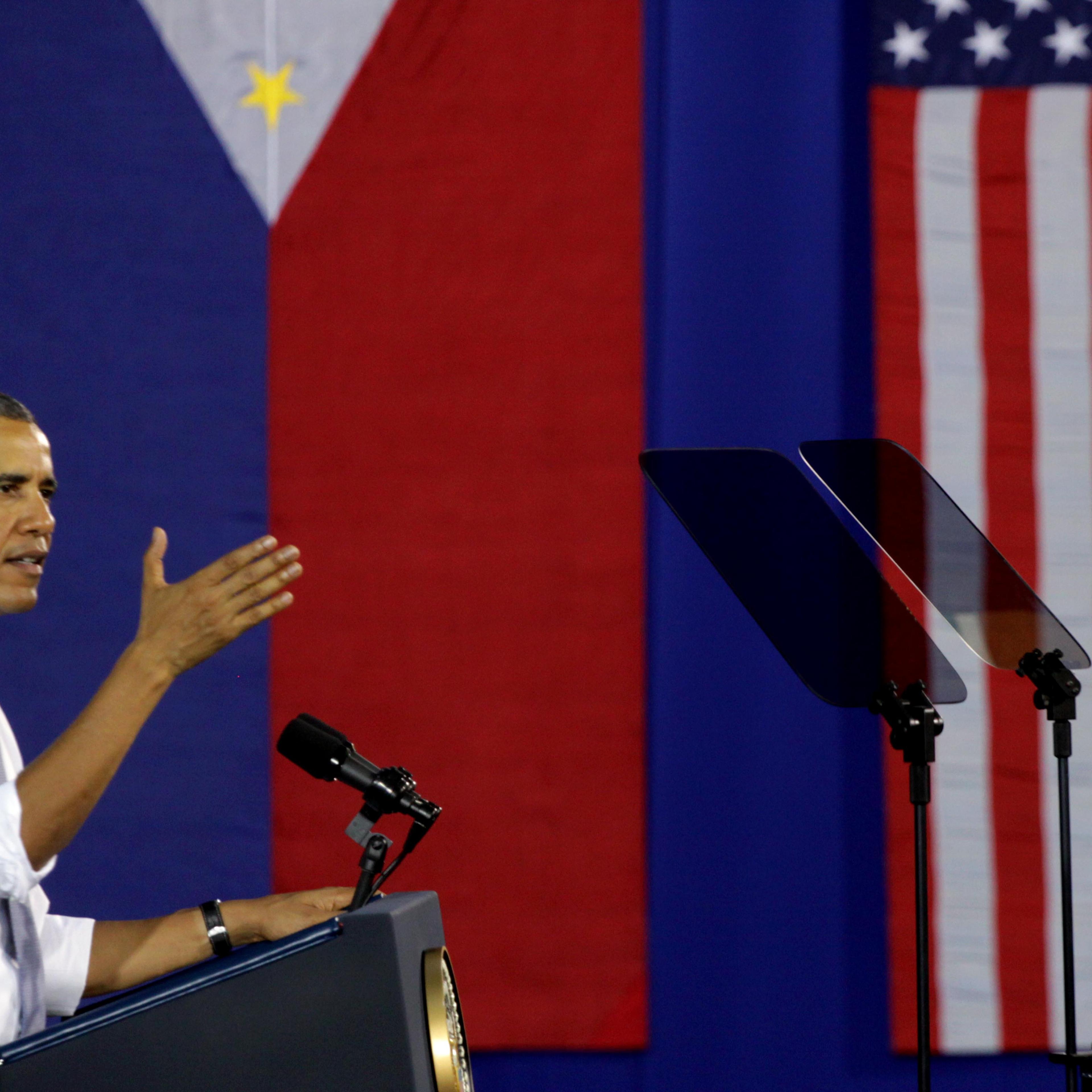 Philippines: US President Barack Obama speaks to Filipino and American troops at Fort Bonifacio in Manila
