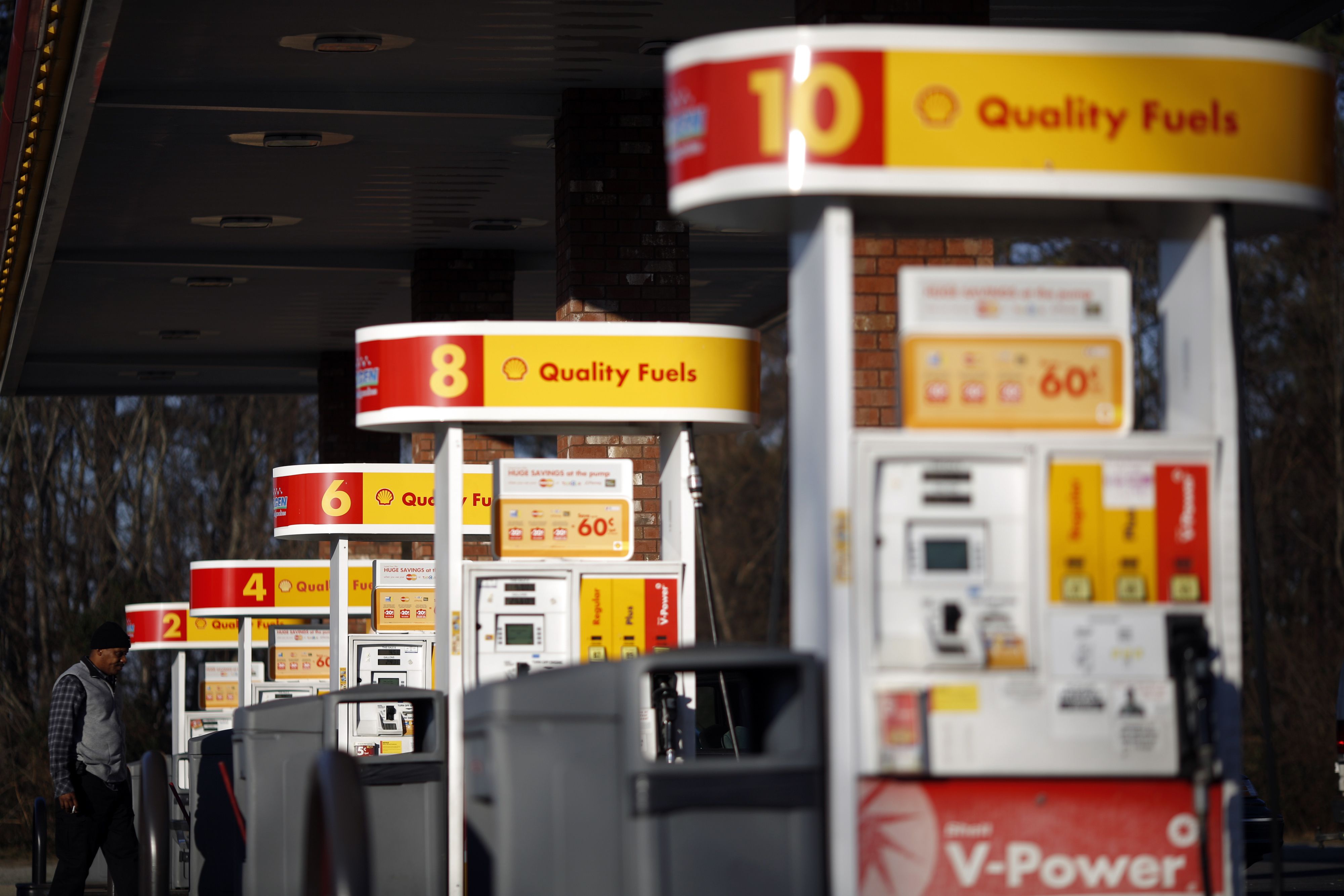 U.S. Cost Of Living Declines Most In 6 Years On Low Fuel Costs