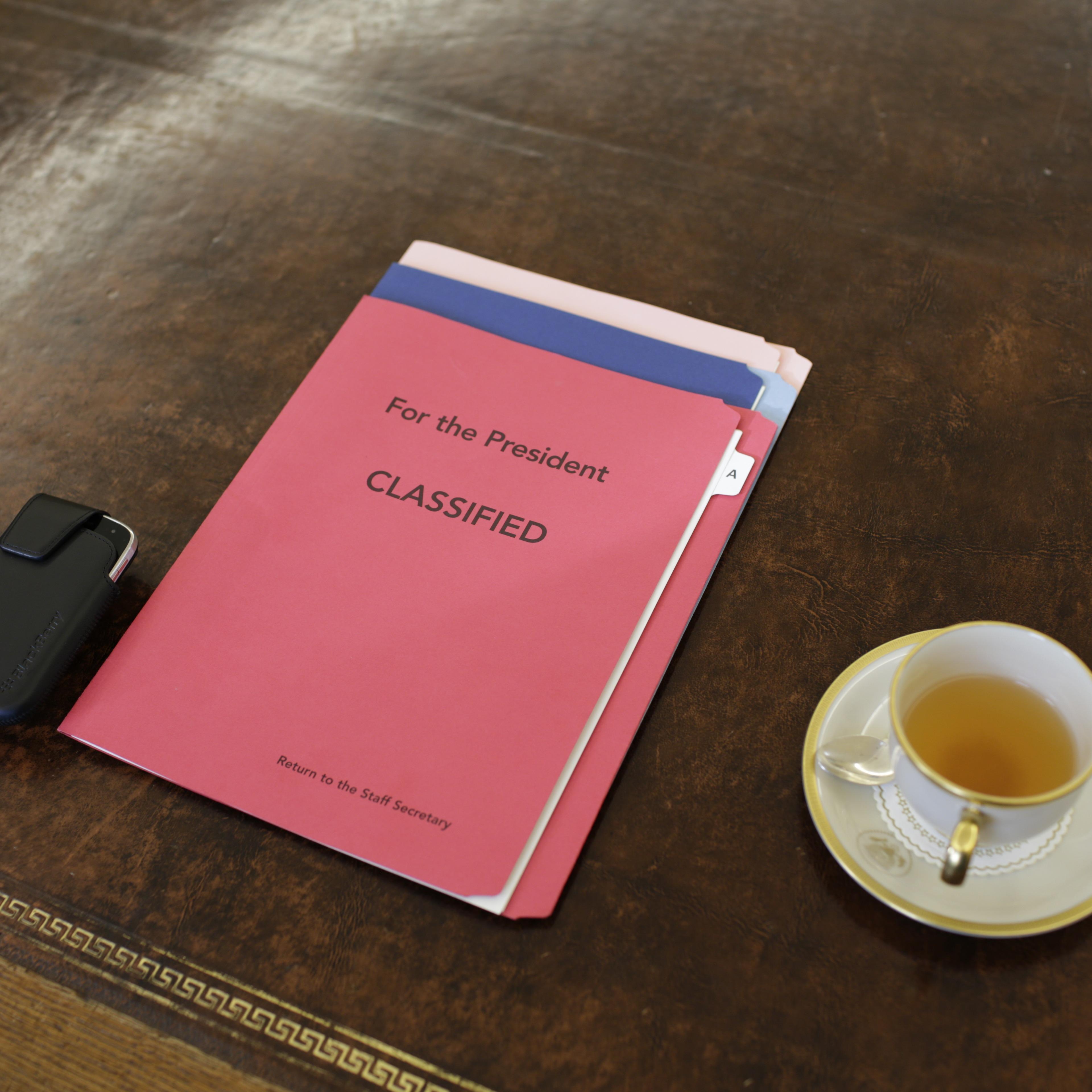 obama-classified-files-blackberry