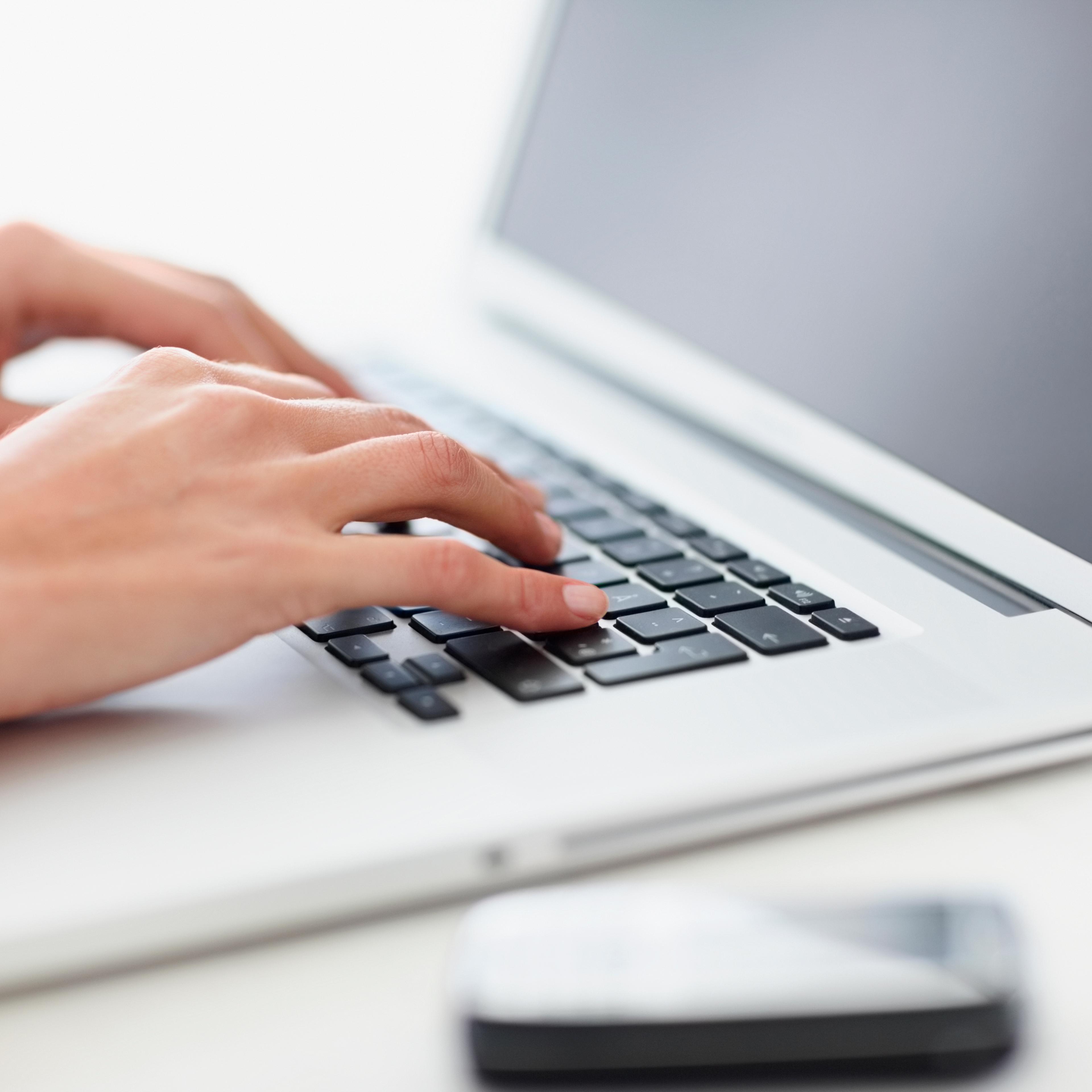 hands keyboard