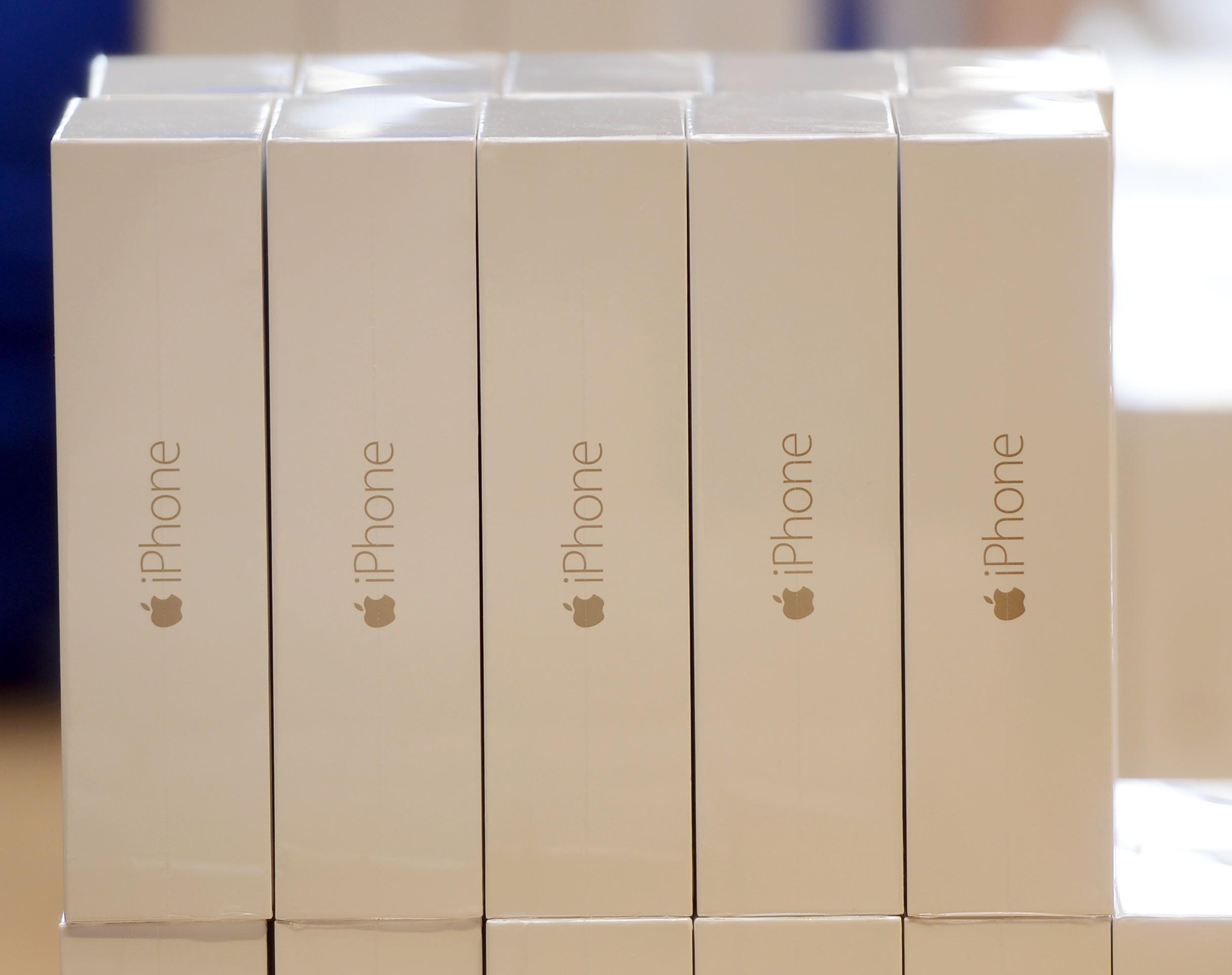 iPhone 6 and iPhone 6 Plus retail sales begin in Spain