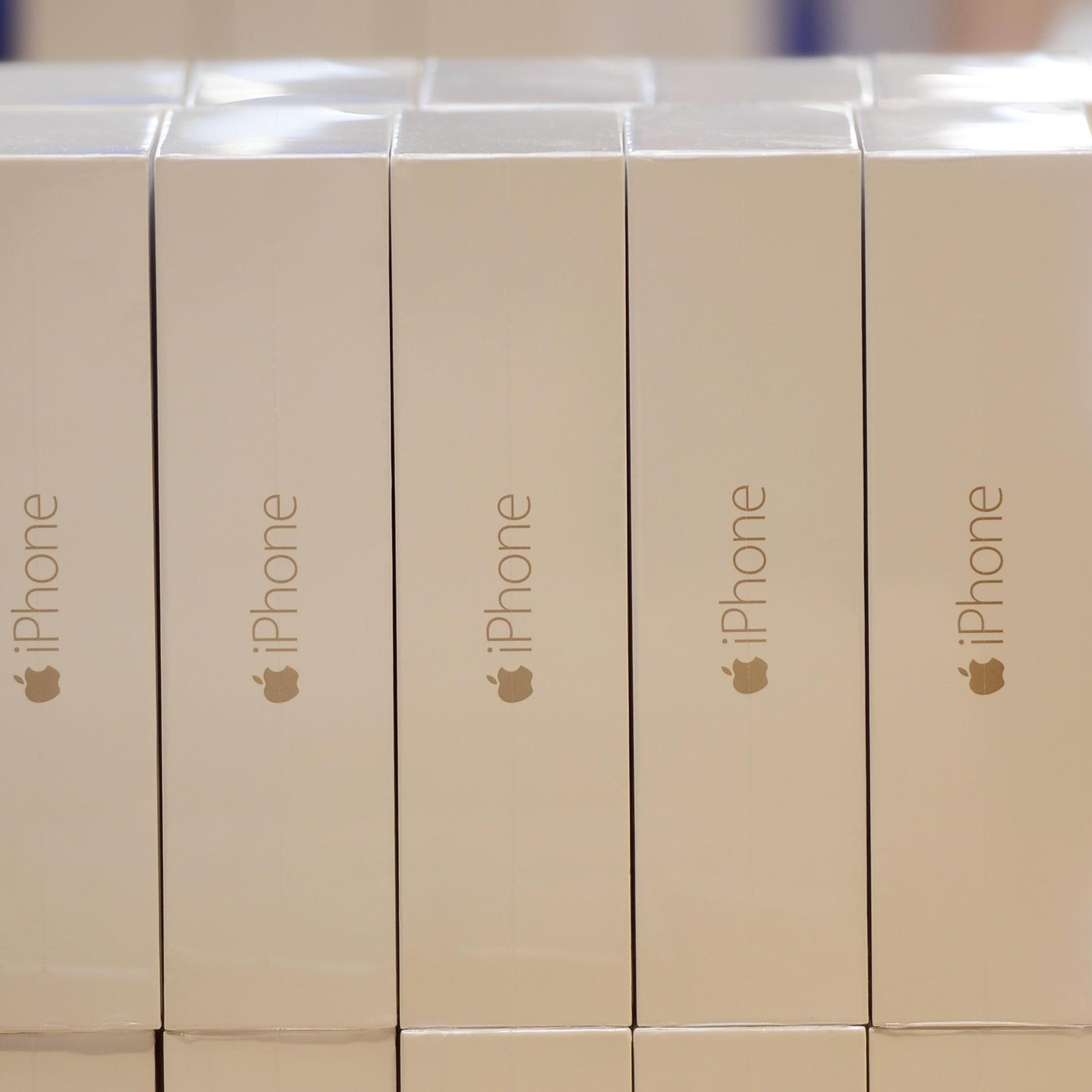 iPhone 6 and iPhone 6 Plus retail sales begin in Spain