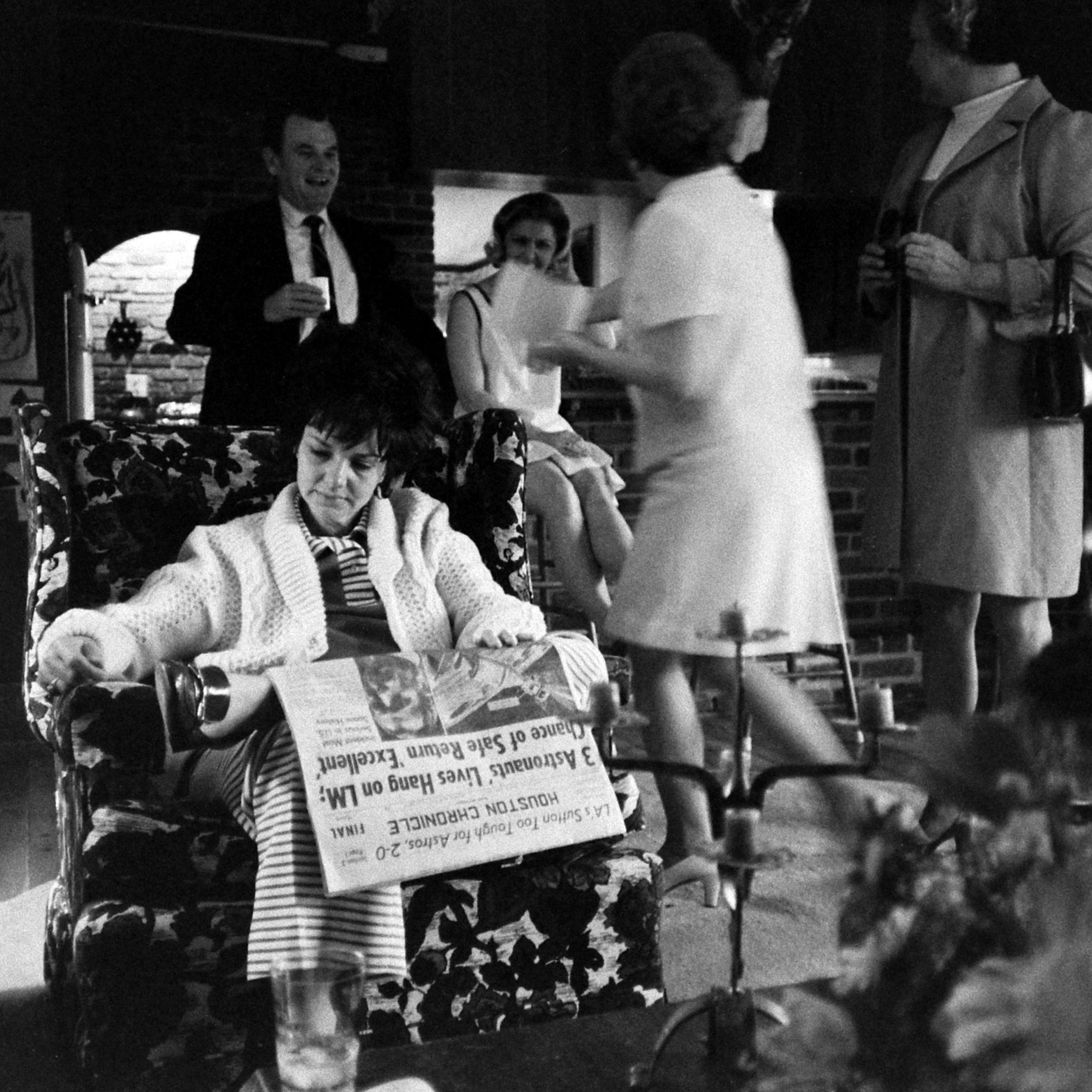 Marilyn Lovell, wife of Apollo 13 commander Jim Lovell, reads a newspaper at home, April 1970.