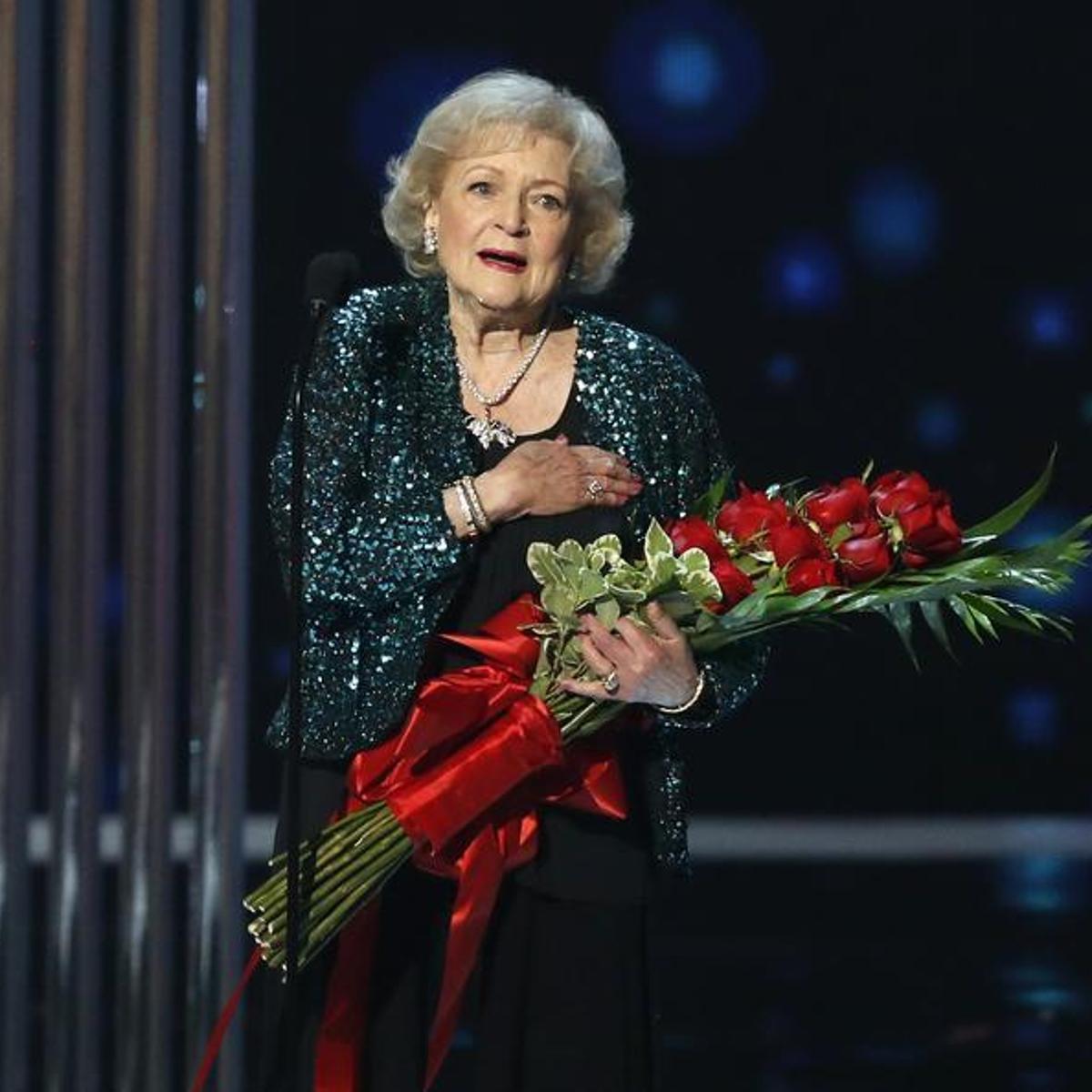 Actress Betty White accepts the favorite TV Icon award during the 2015 People's Choice Awards in Los Angeles