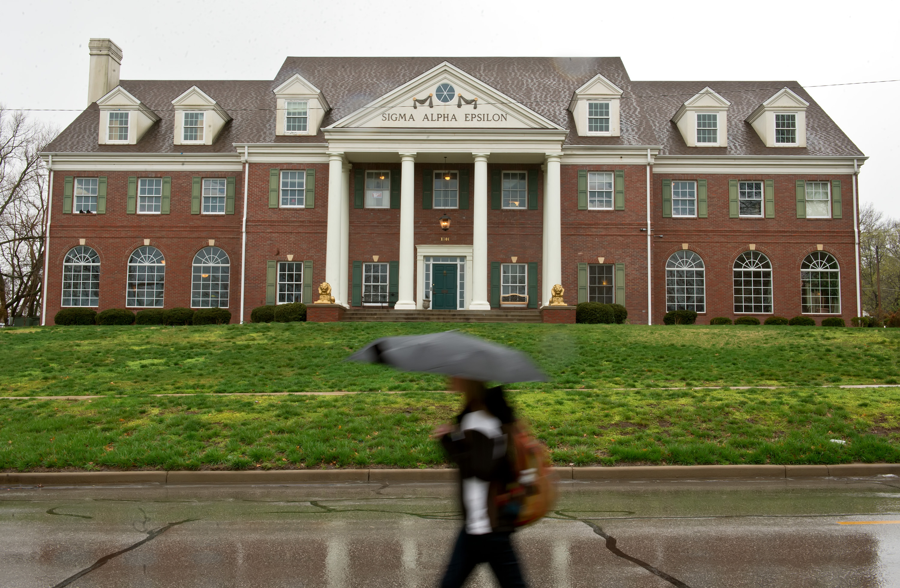 Pledge?s death leads Kansas fraternity to go dry