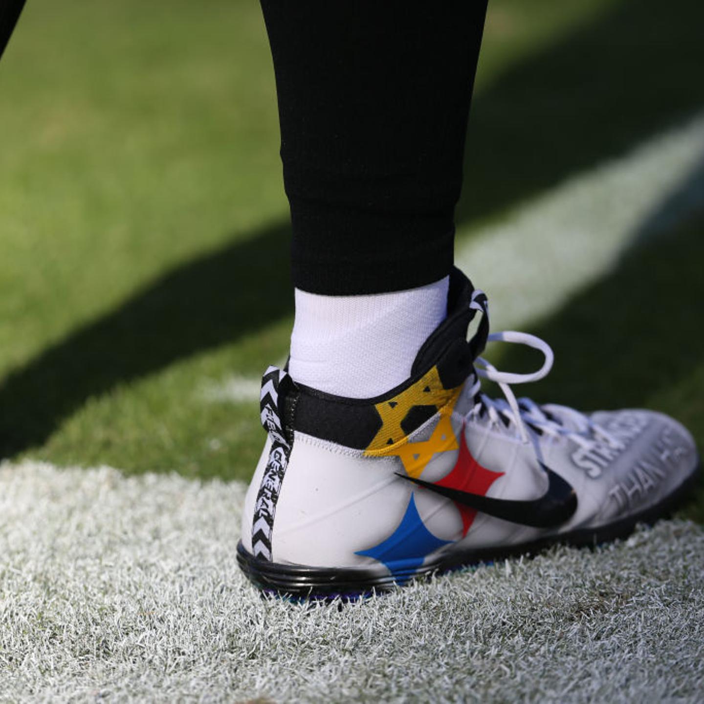 Pittsburgh Steelers v Baltimore Ravens