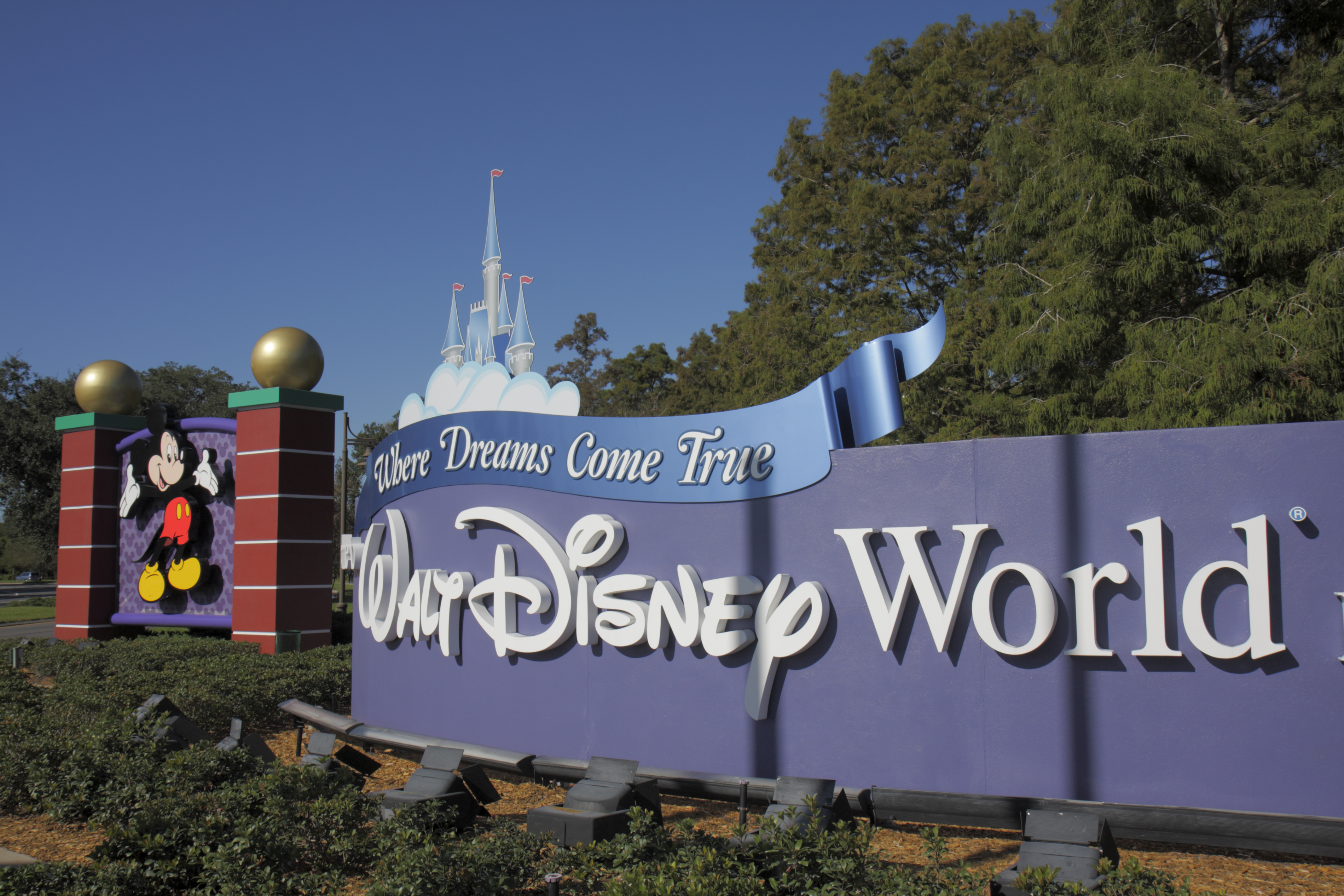 Walt Disney World Resort entrance sign