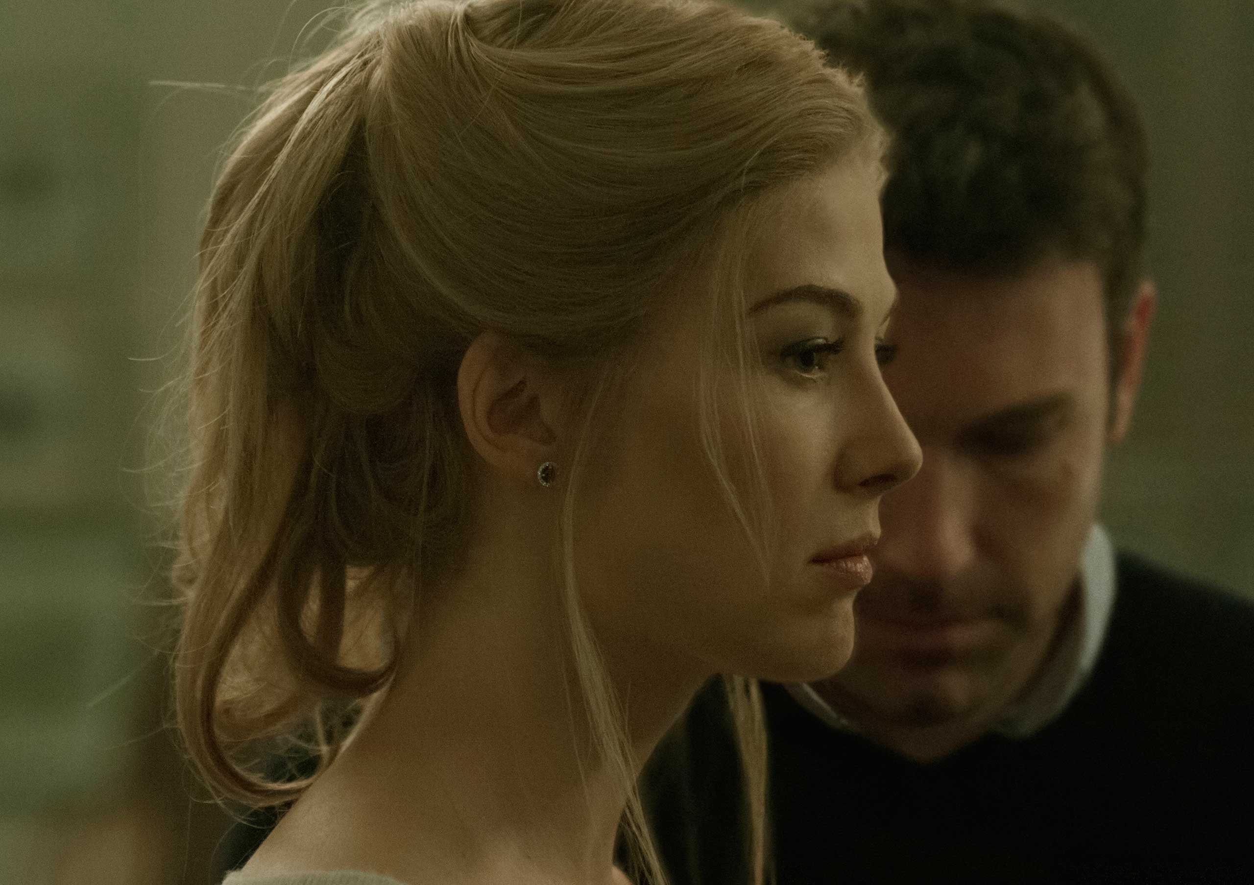 DF-05063_05054_COMP5 -- Rosamund Pike portrays Amy Dunne, whose mysterious disappearance turns her husband into a possible murder suspect.
