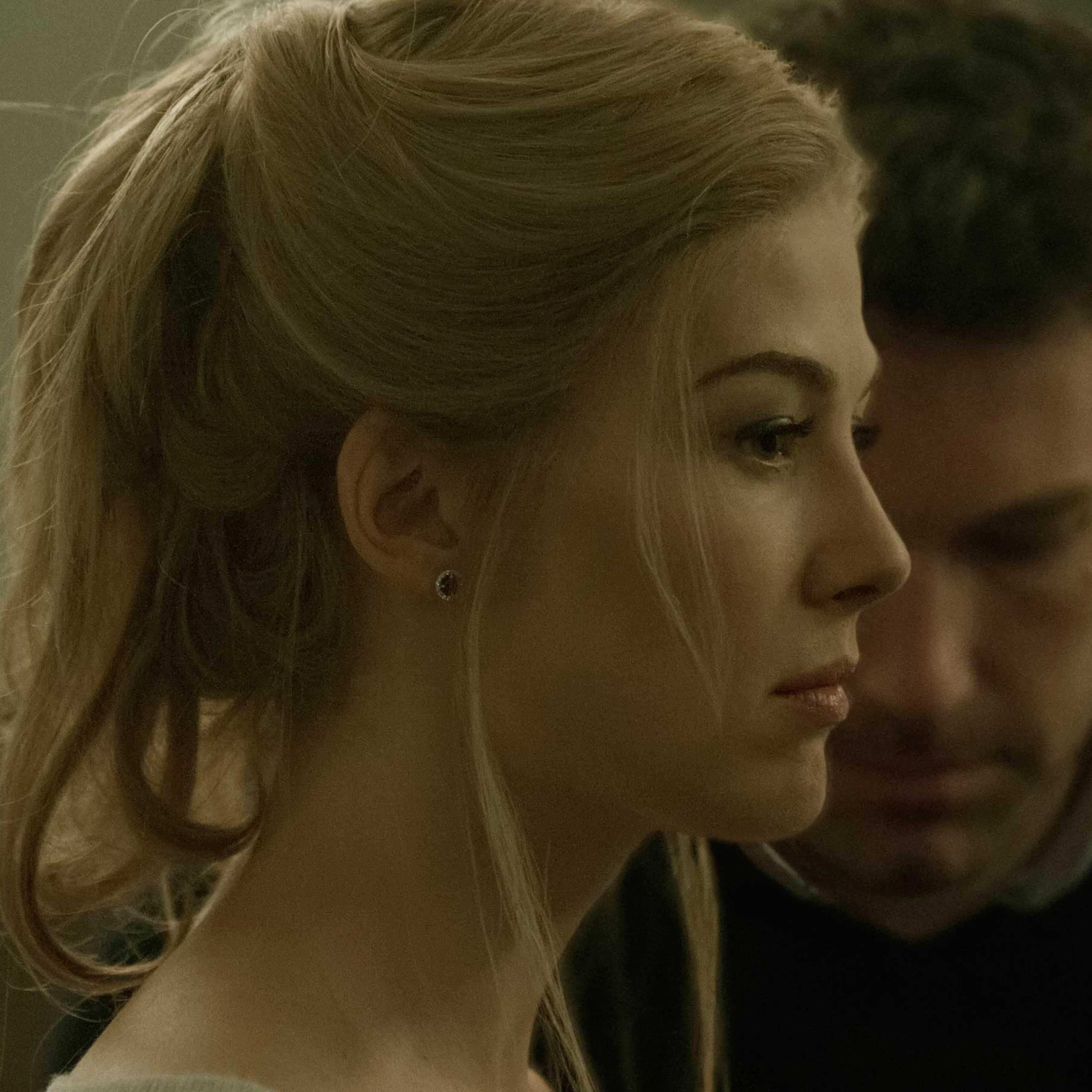 DF-05063_05054_COMP5 -- Rosamund Pike portrays Amy Dunne, whose mysterious disappearance turns her husband into a possible murder suspect.