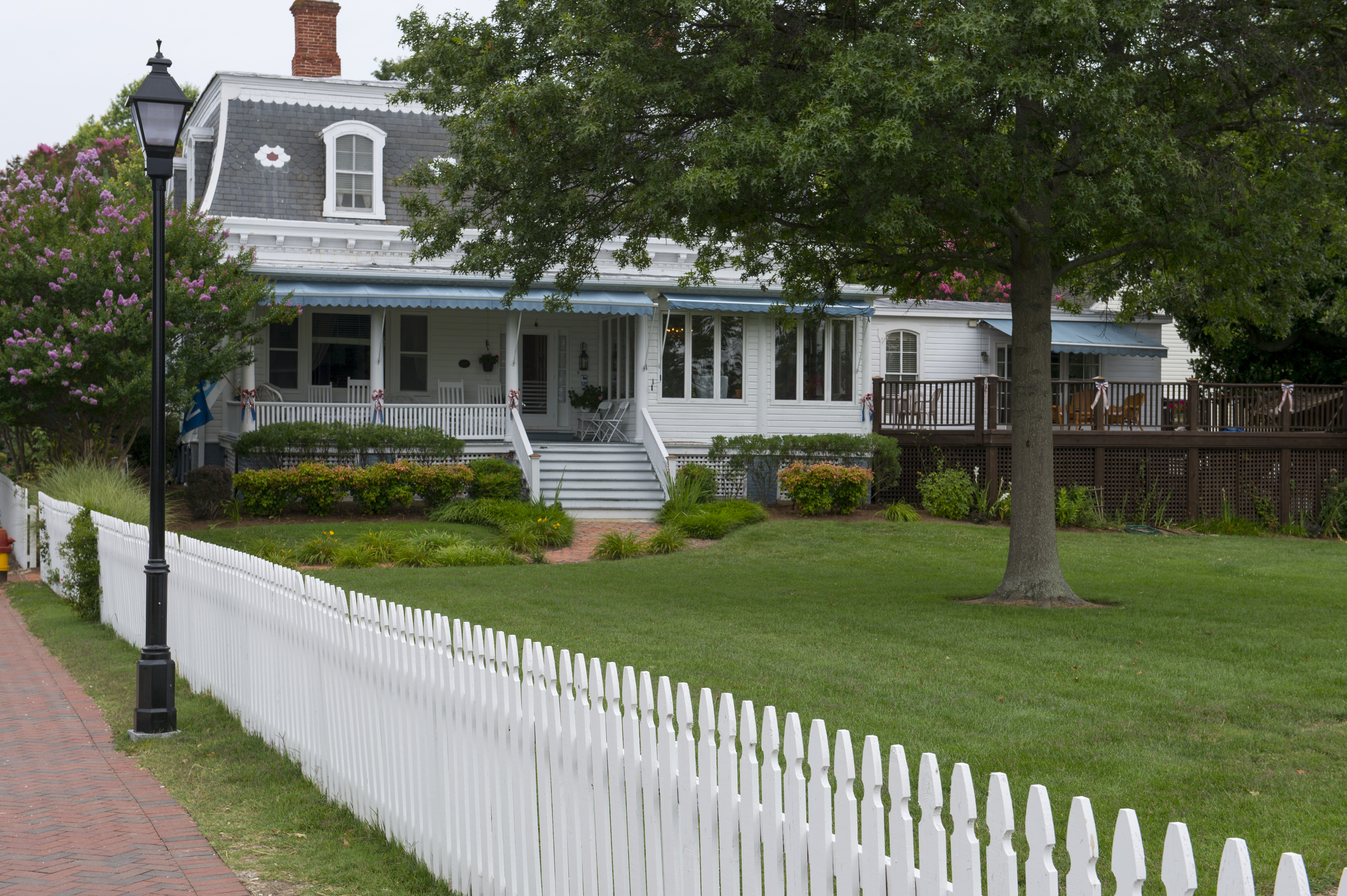 The Victoriana Inn Bed &amp; Breakfast is located on the harbor