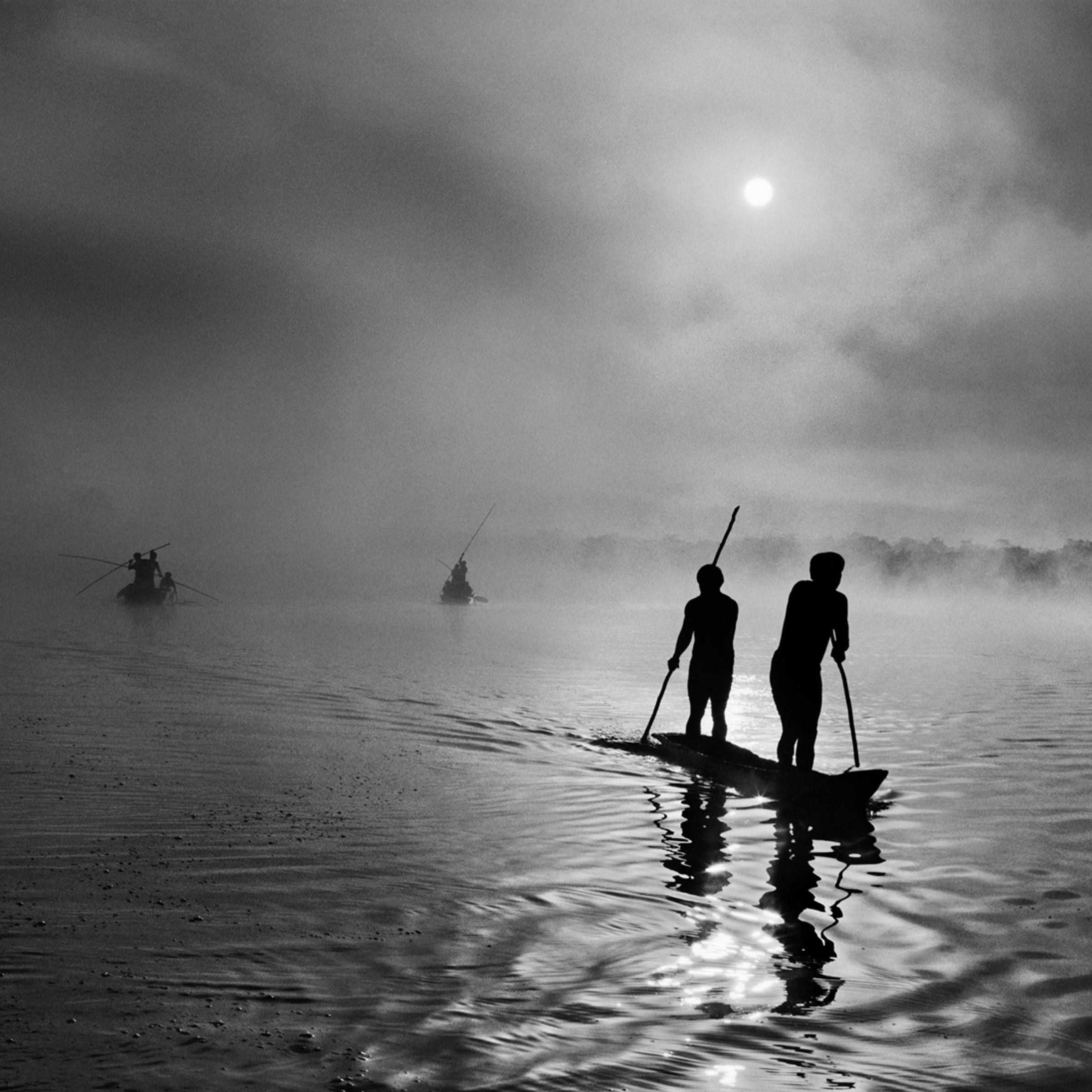 In the Upper Xingu region of Brazil's Mato Grosso state, a group of Waura Indians fish in the Puilanga Lake near their village. Brazil. 2005.