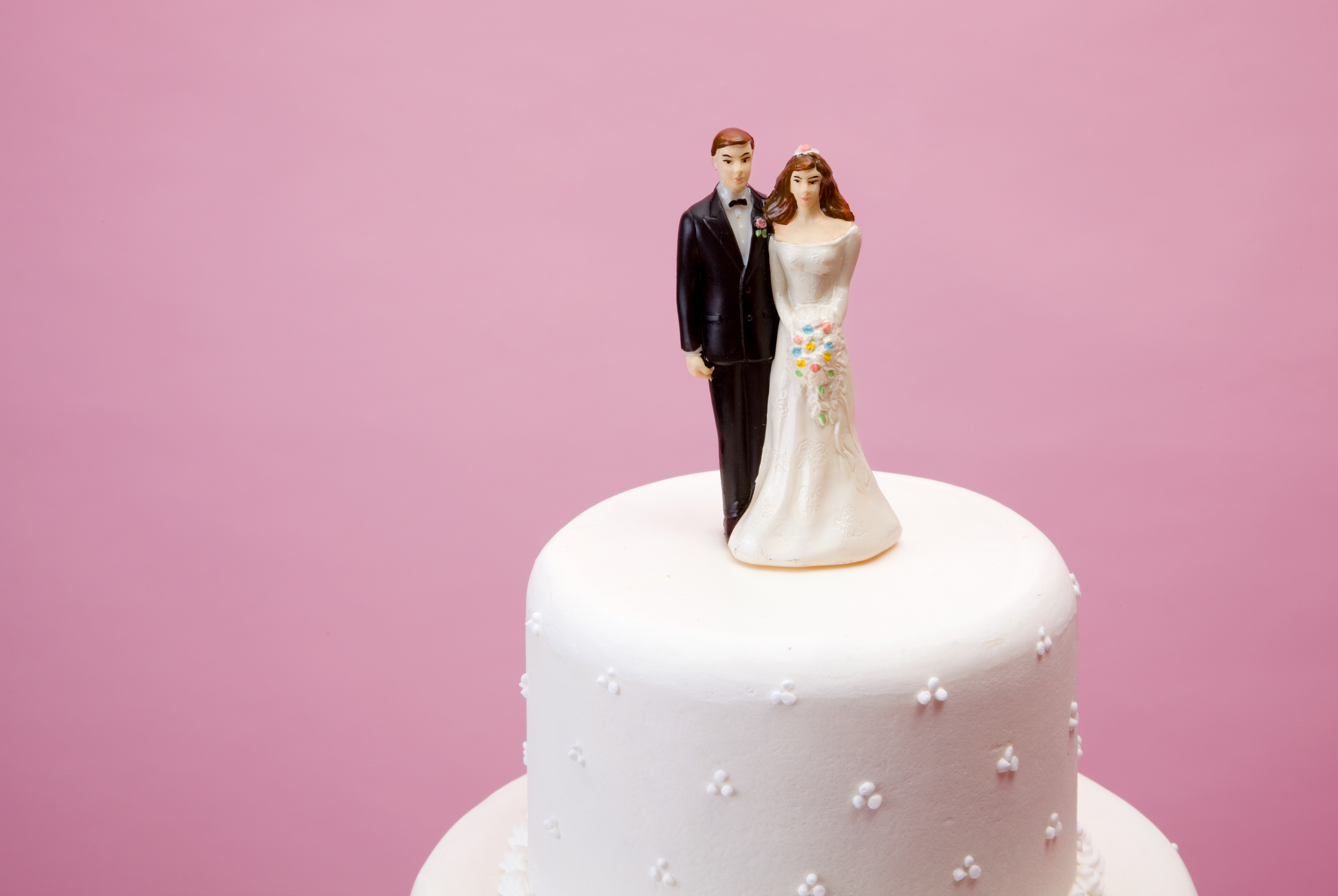 bride and groom figurine