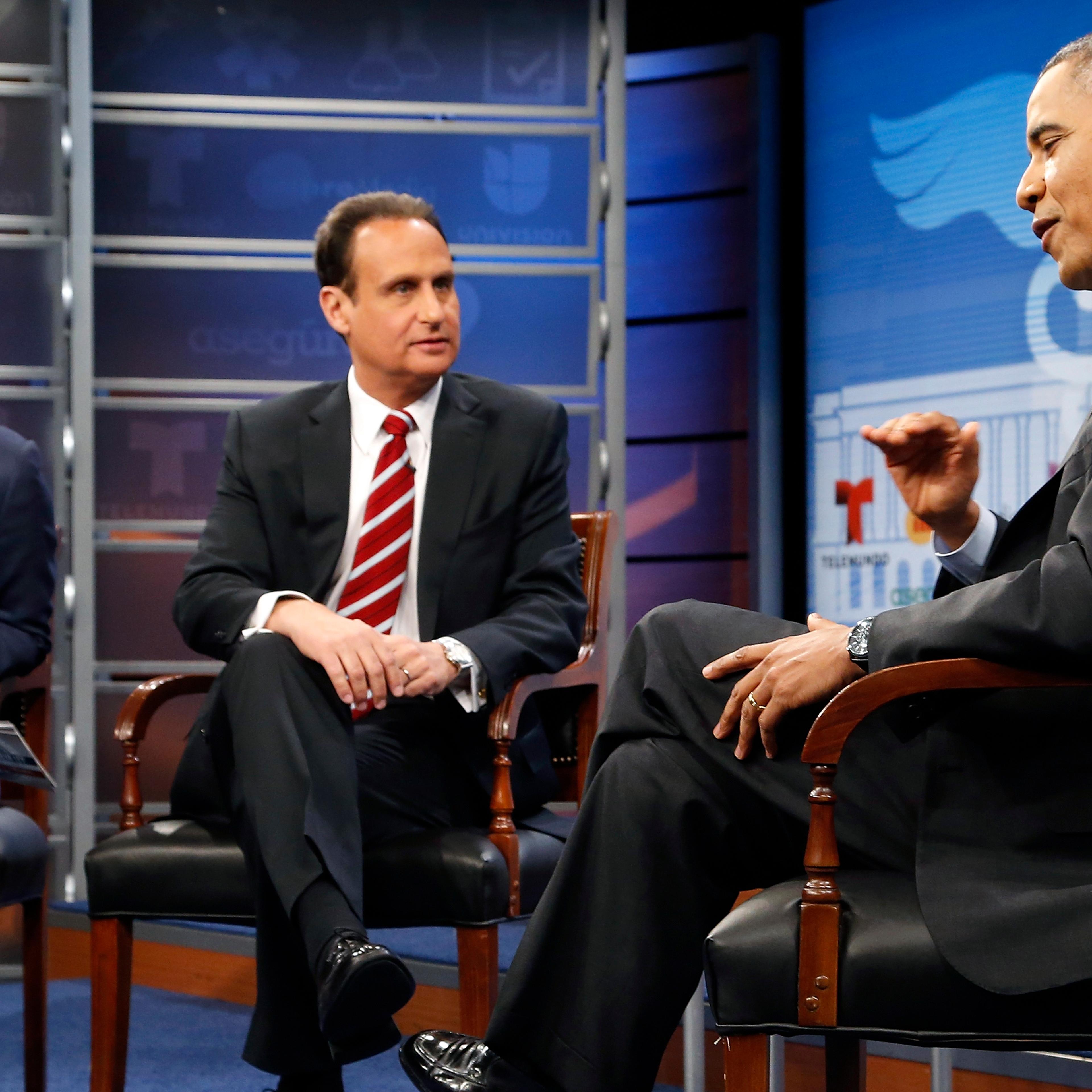 Obama talks with Acevedo and Diaz Balart at the Newseum in Washington