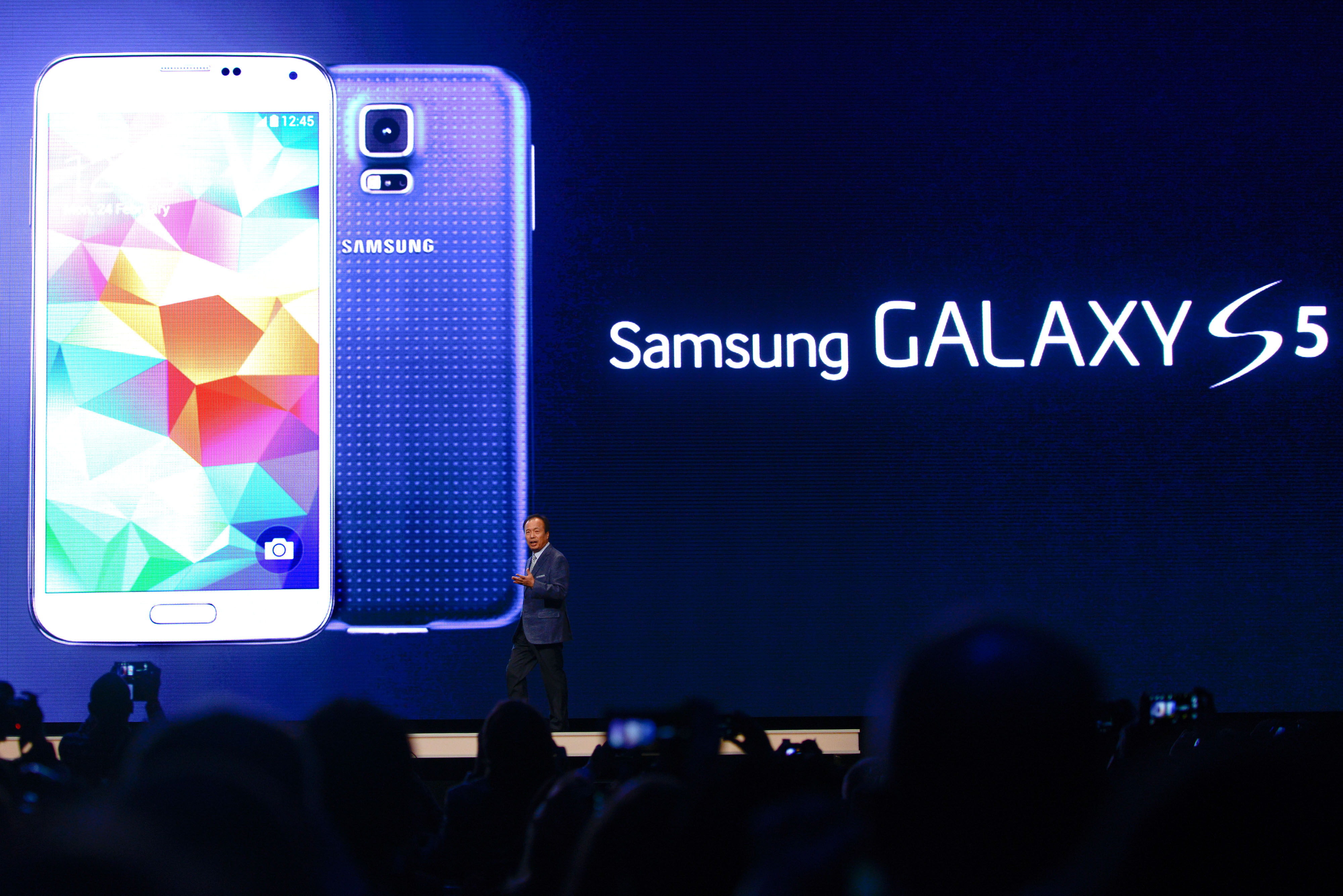 Samsung Presents New Divice at Mobile World Congress 2014