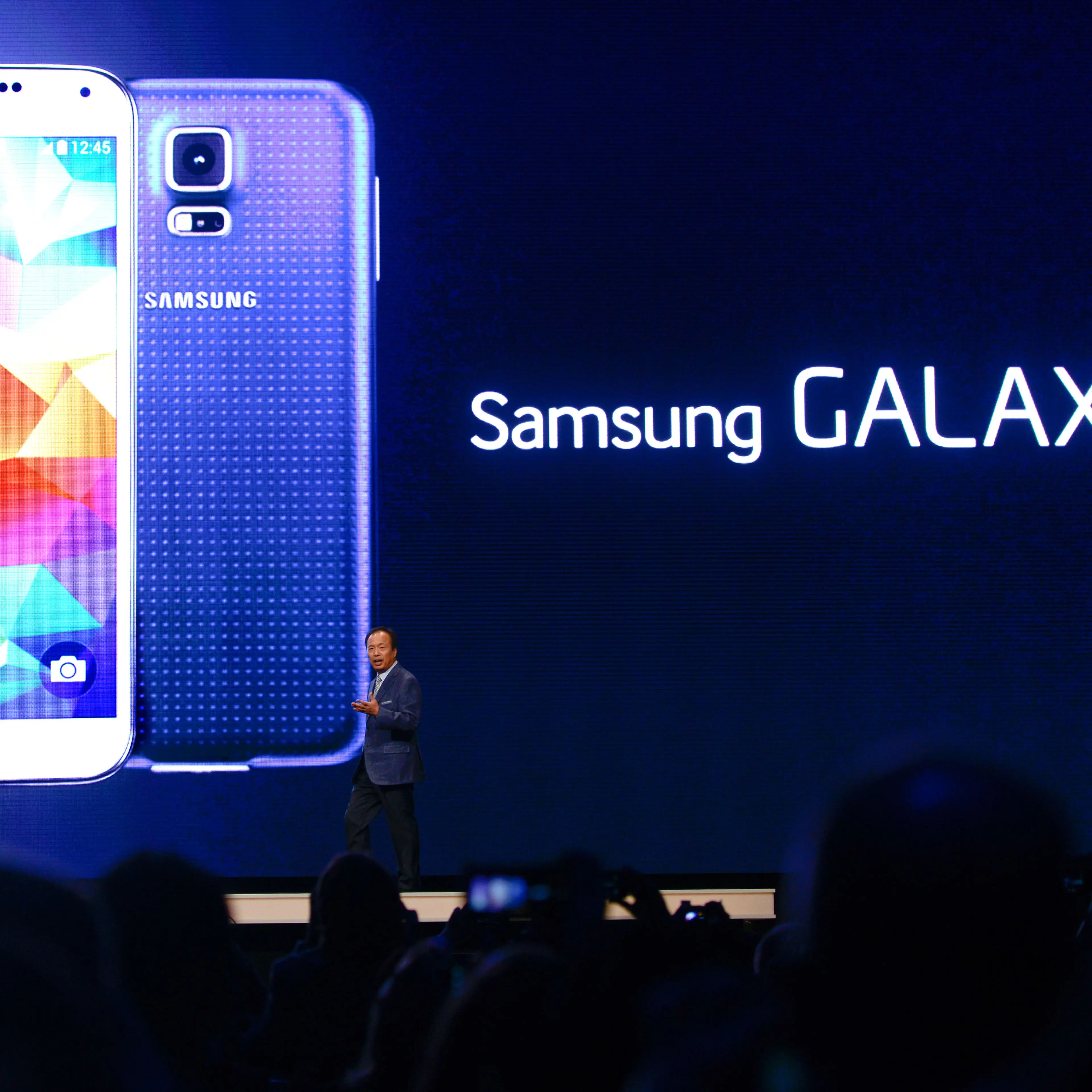 Samsung Presents New Divice at Mobile World Congress 2014