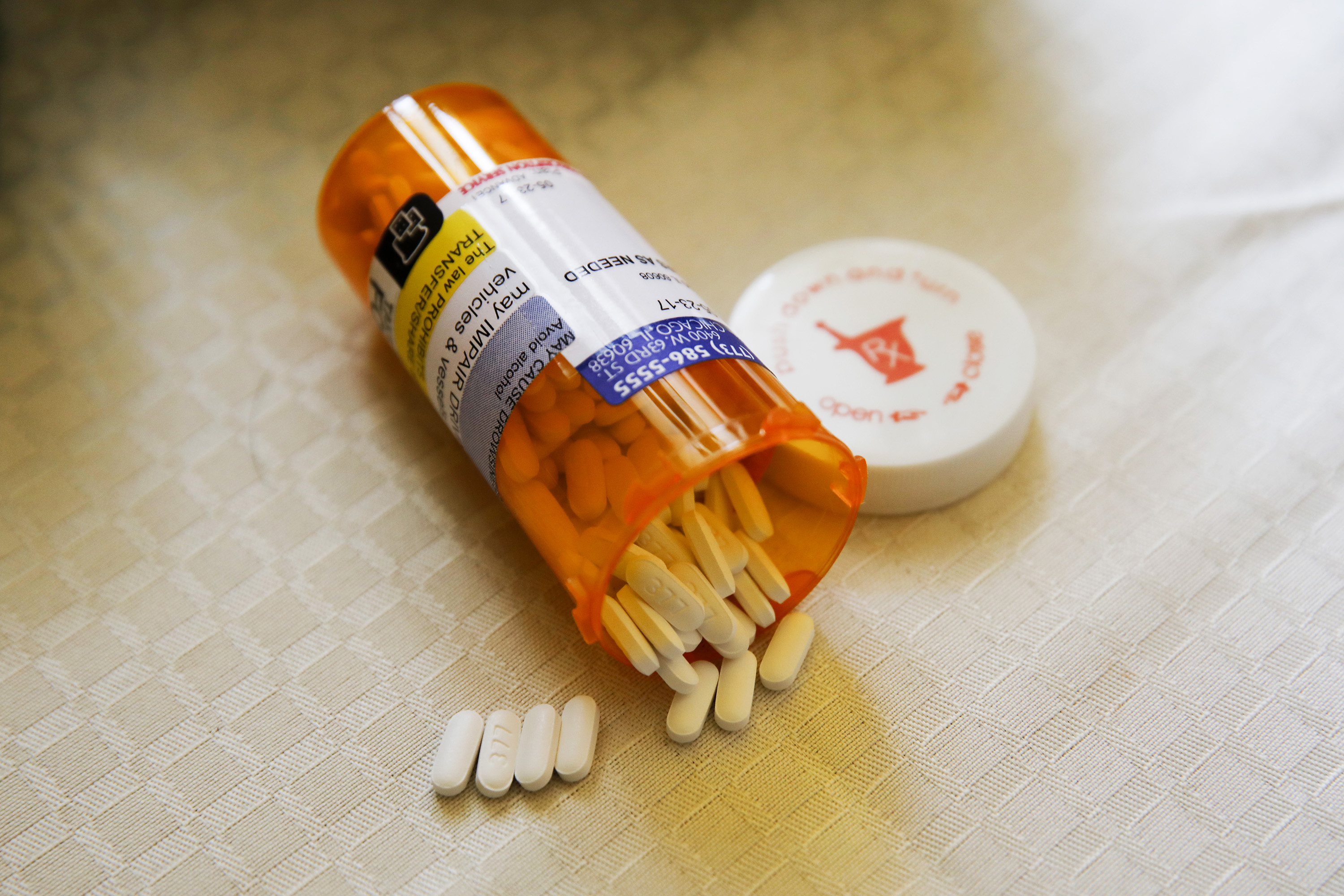 Tramadol opioid pills