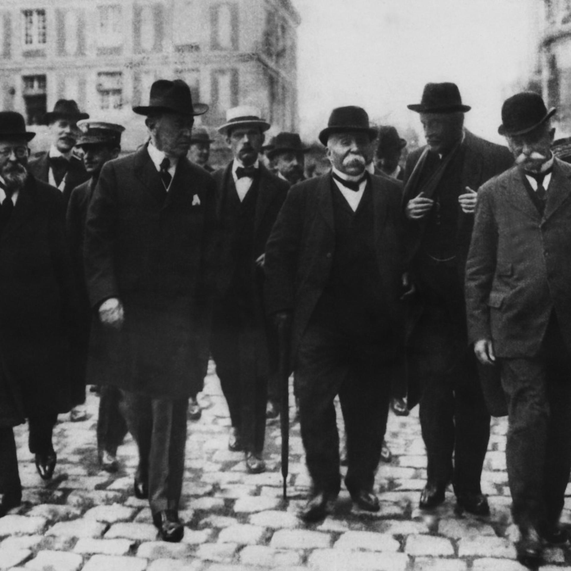 1919. TREATY OF VERSAILLES - FROM LEFT TO RIGHT, WILSON, CLEMENCEAU, LORD BALFOUR AND ORLANDO.