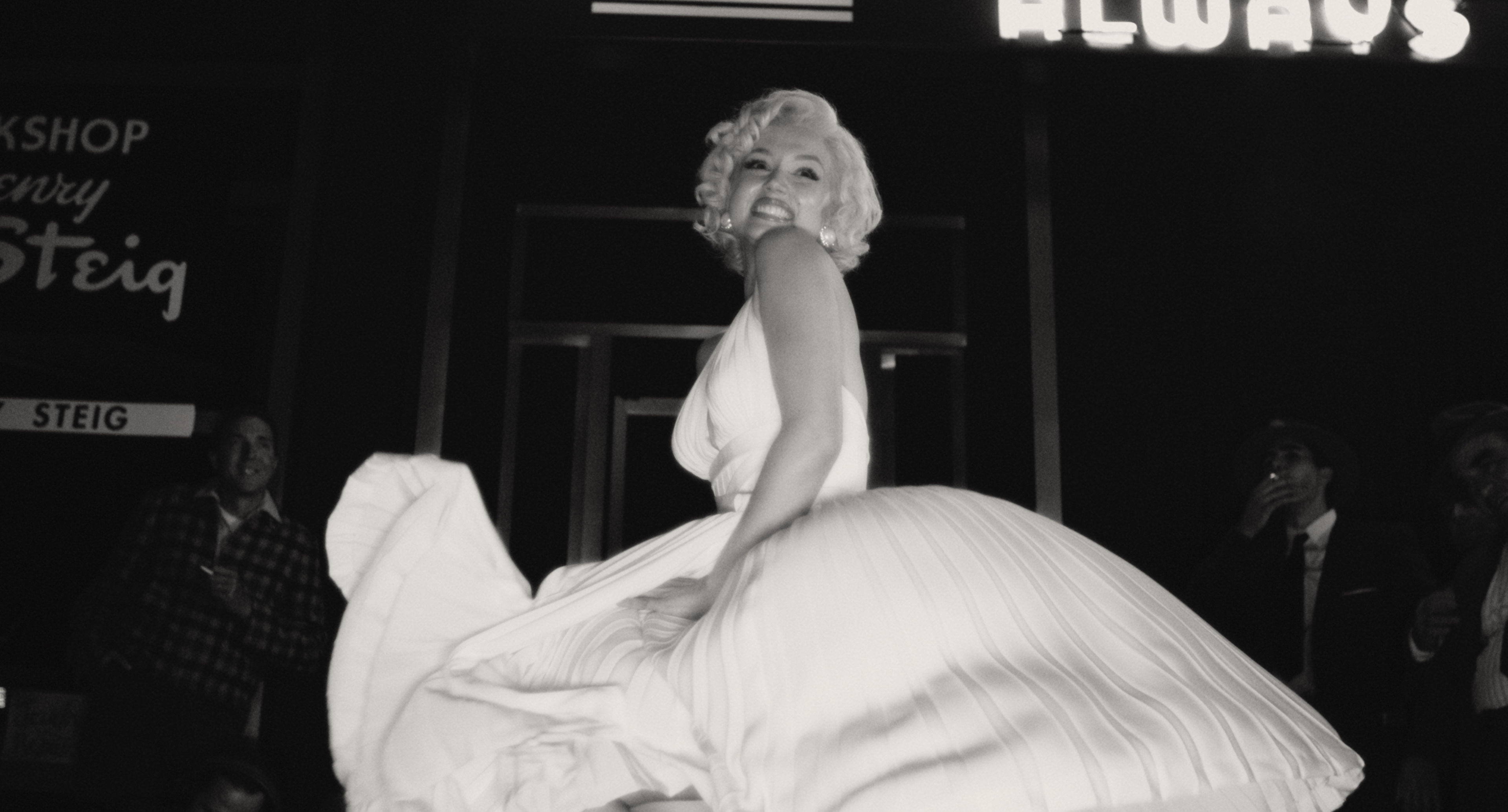 marilyn monroe white pleated dress White dress of Marilyn Monroe