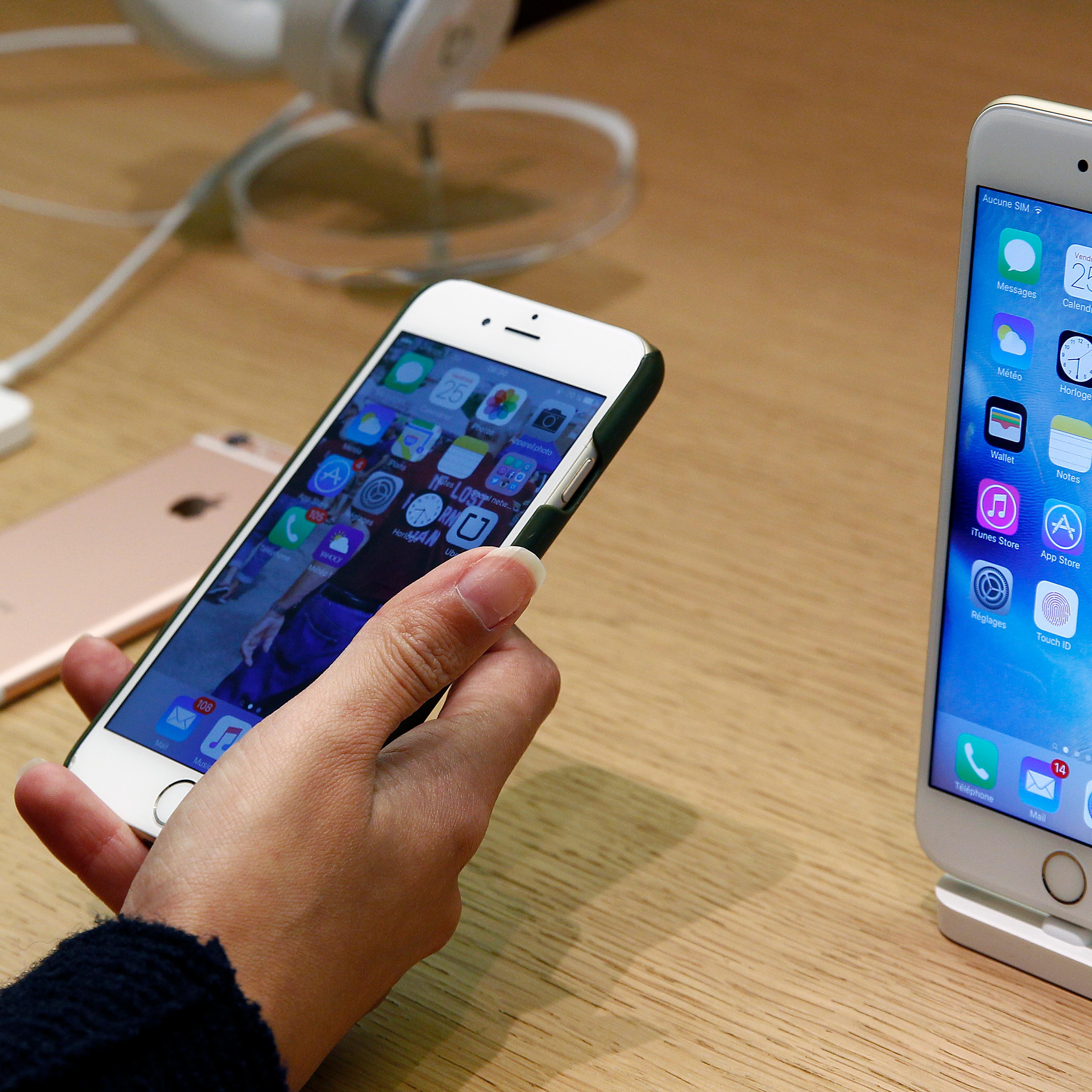 Apple's I Phone 6S : Launch at Apple Opera Store In Paris