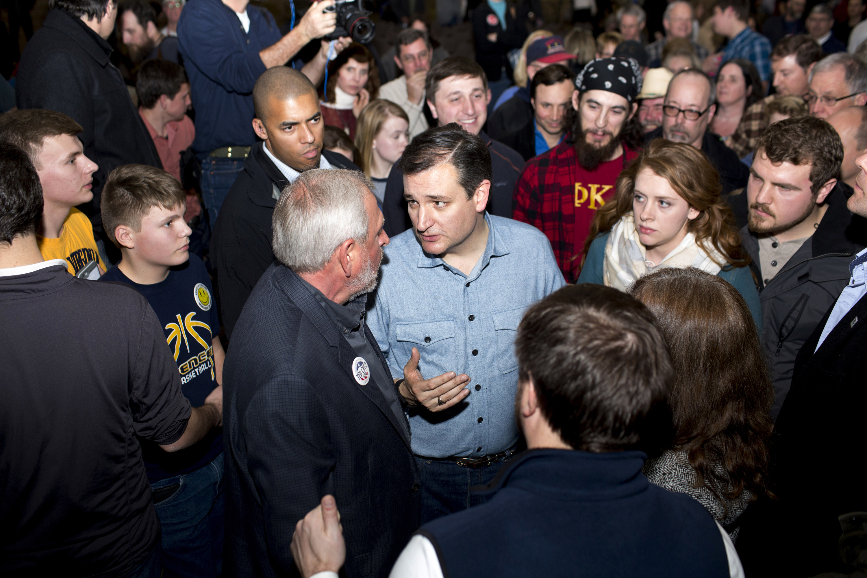 Ted Cruz greets supporters at his rally in Des Moines, Iowa on Jan. 31, 2016.