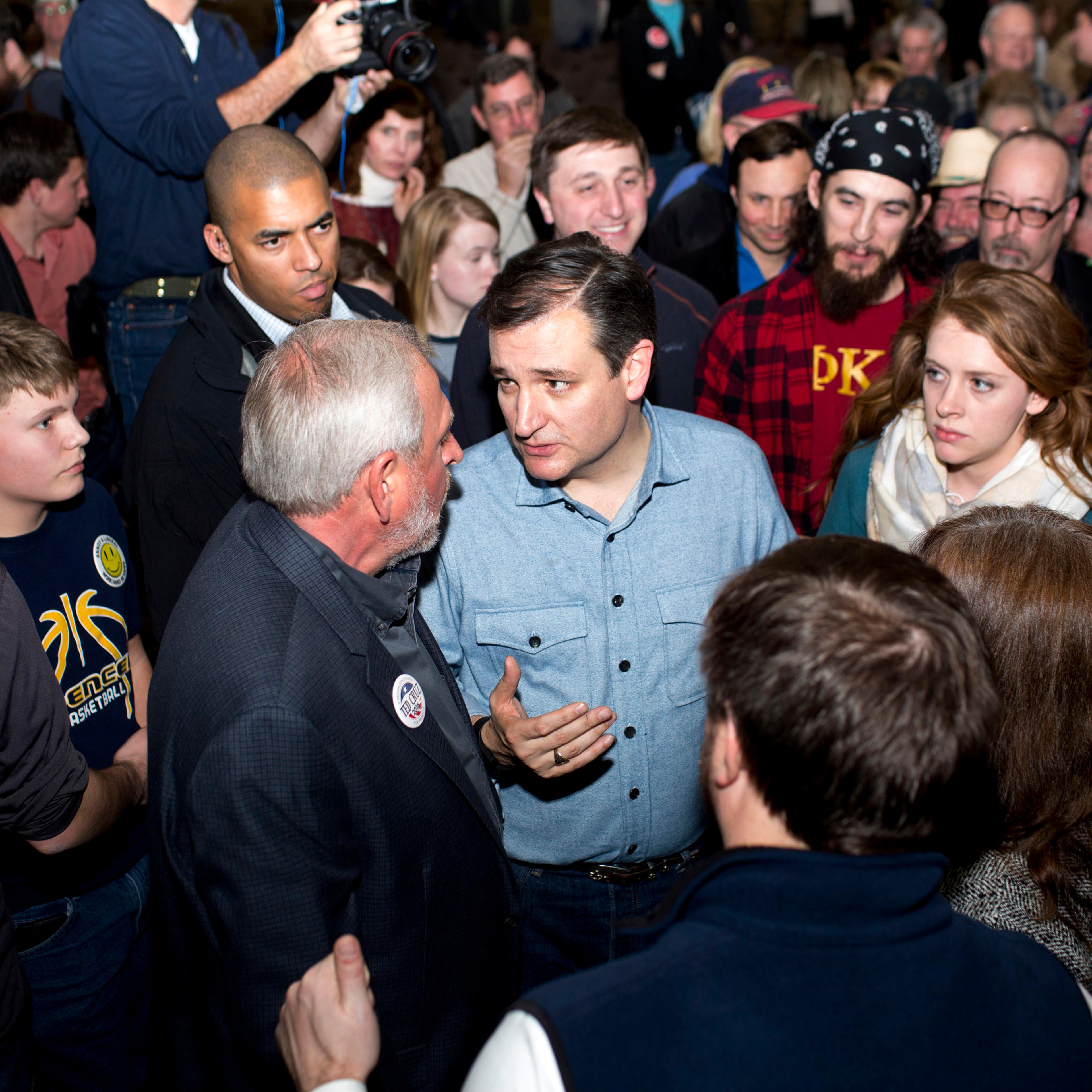 Ted Cruz greets supporters at his rally in Des Moines, Iowa on Jan. 31, 2016.