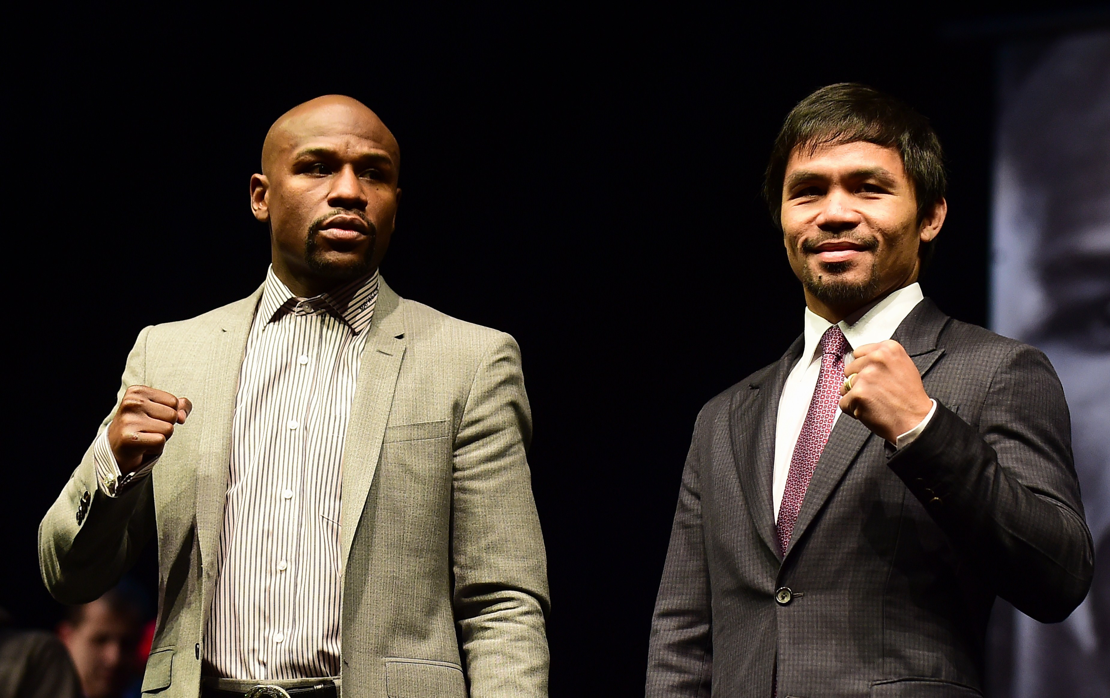 Boxers Manny Pacquiao from the Philippines and Floyd Mayweather from the US pose during a press conference on March 11, 2015 in Los Angeles.