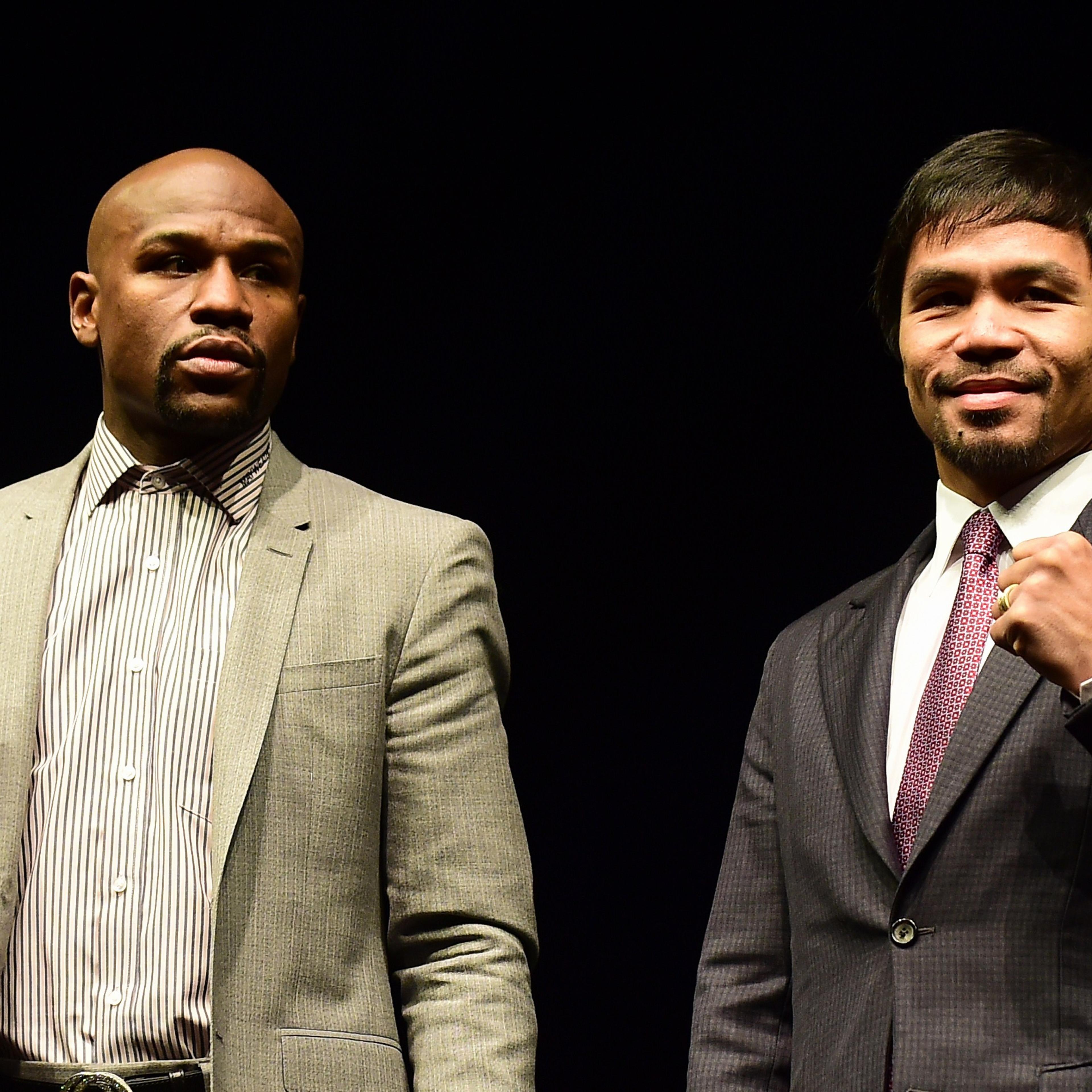 Boxers Manny Pacquiao from the Philippines and Floyd Mayweather from the US pose during a press conference on March 11, 2015 in Los Angeles.